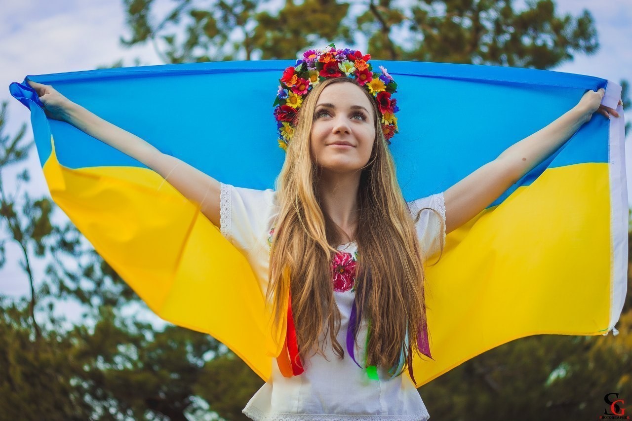 Ukraine Ukrainian Wreaths Flag Blonde Arms Up Long Hair Women Model Smiling Wallpaper:1280x853