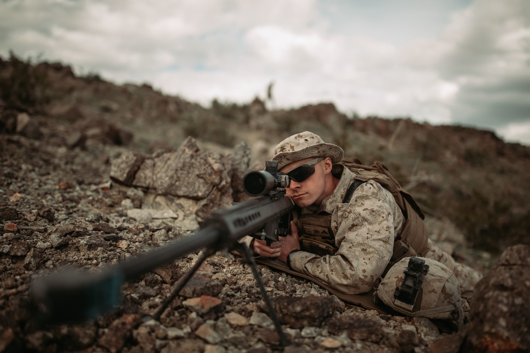 Man Sniper Sniper Rifle Soldier Wallpaper:2048x1365