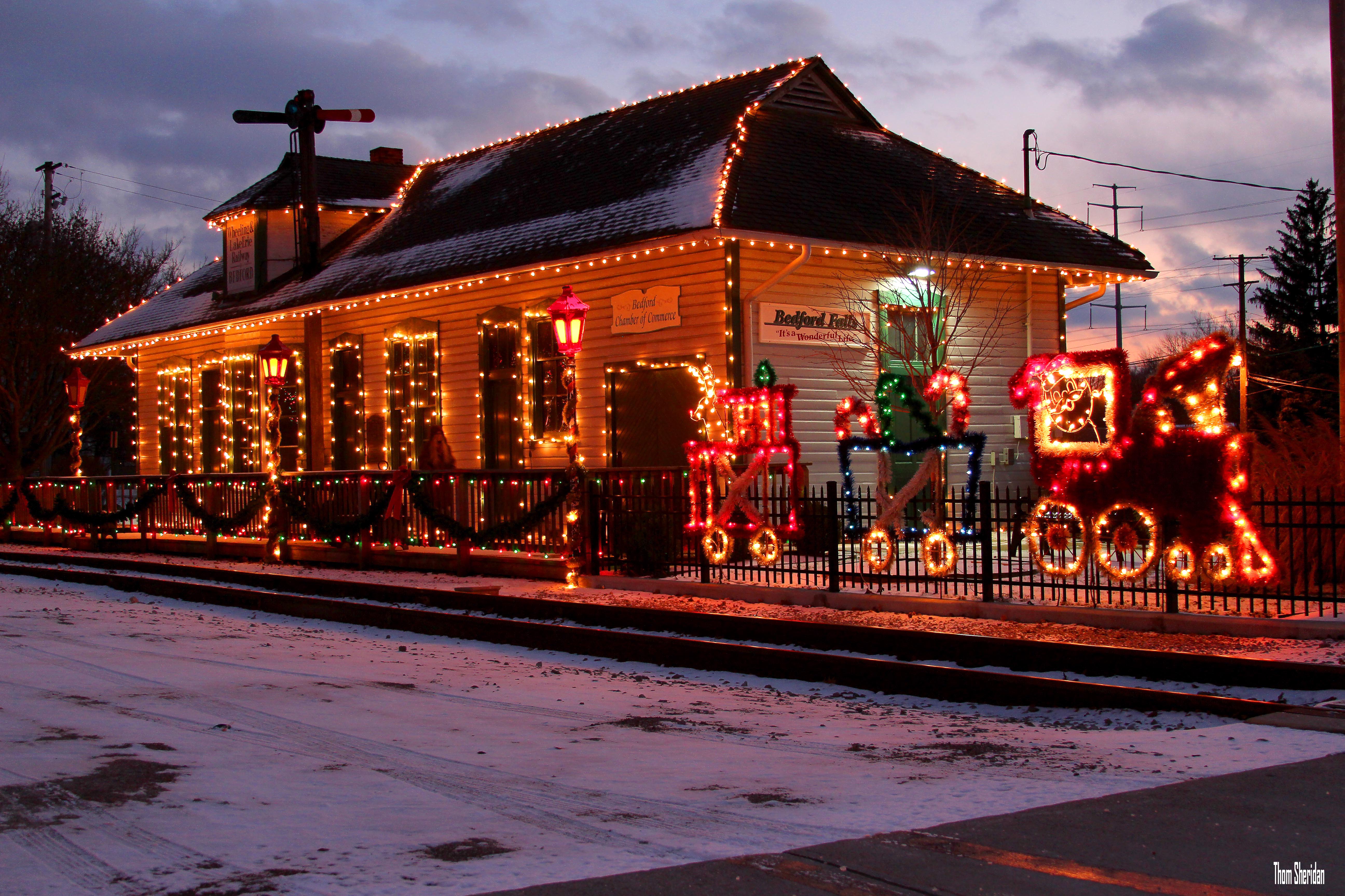 Wallpaper, Christmas, station, train, lights, town, small, depot 5184x3456