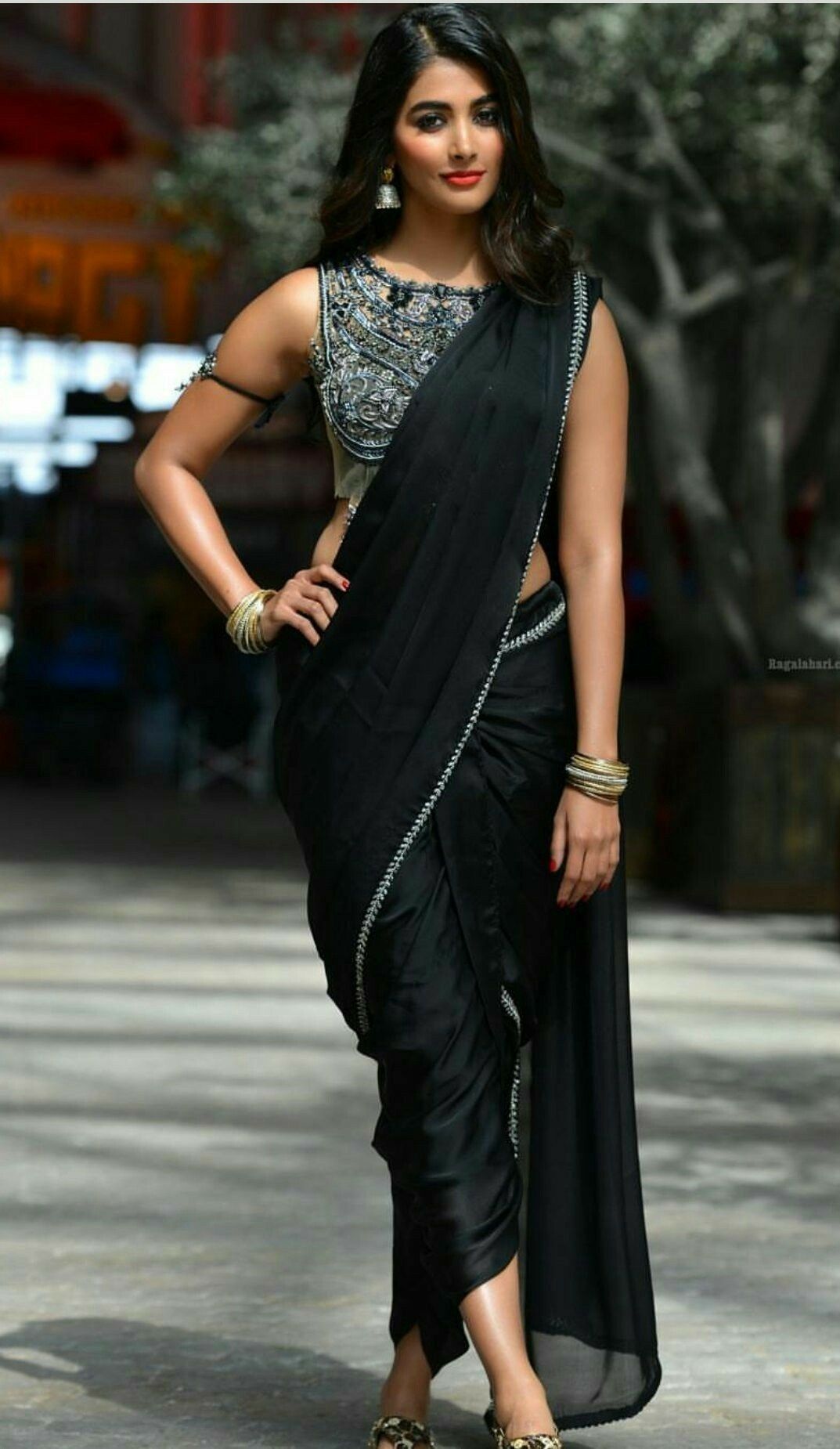 Hot Pooja Hegde in Black Saree from Dj Movie. Beautiful women picture, South indian actress photo, Allu arjun hairstyle