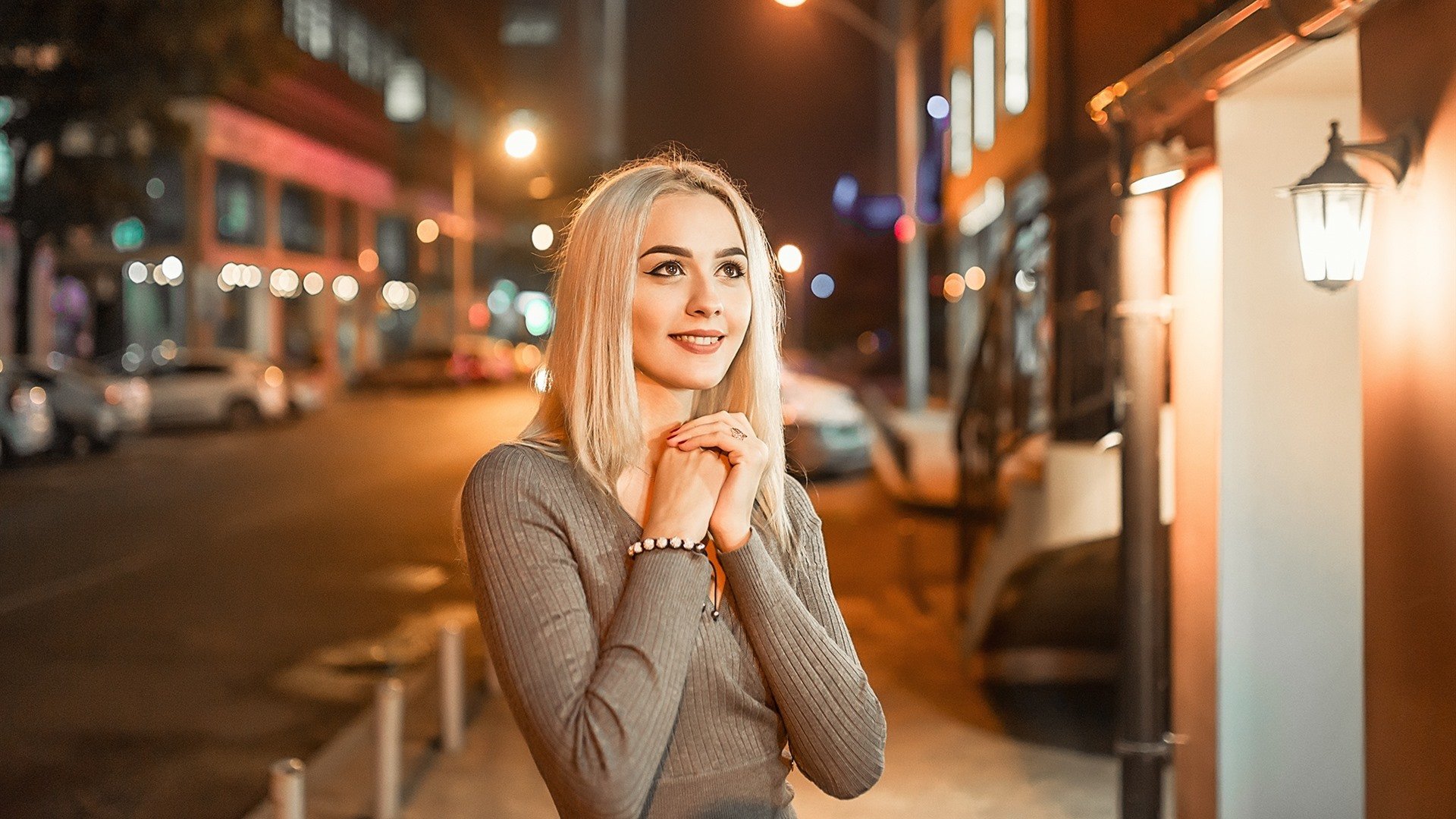 Wallpaper Blonde girl, smile, night, lights, city 1920x1200 HD Picture, Image