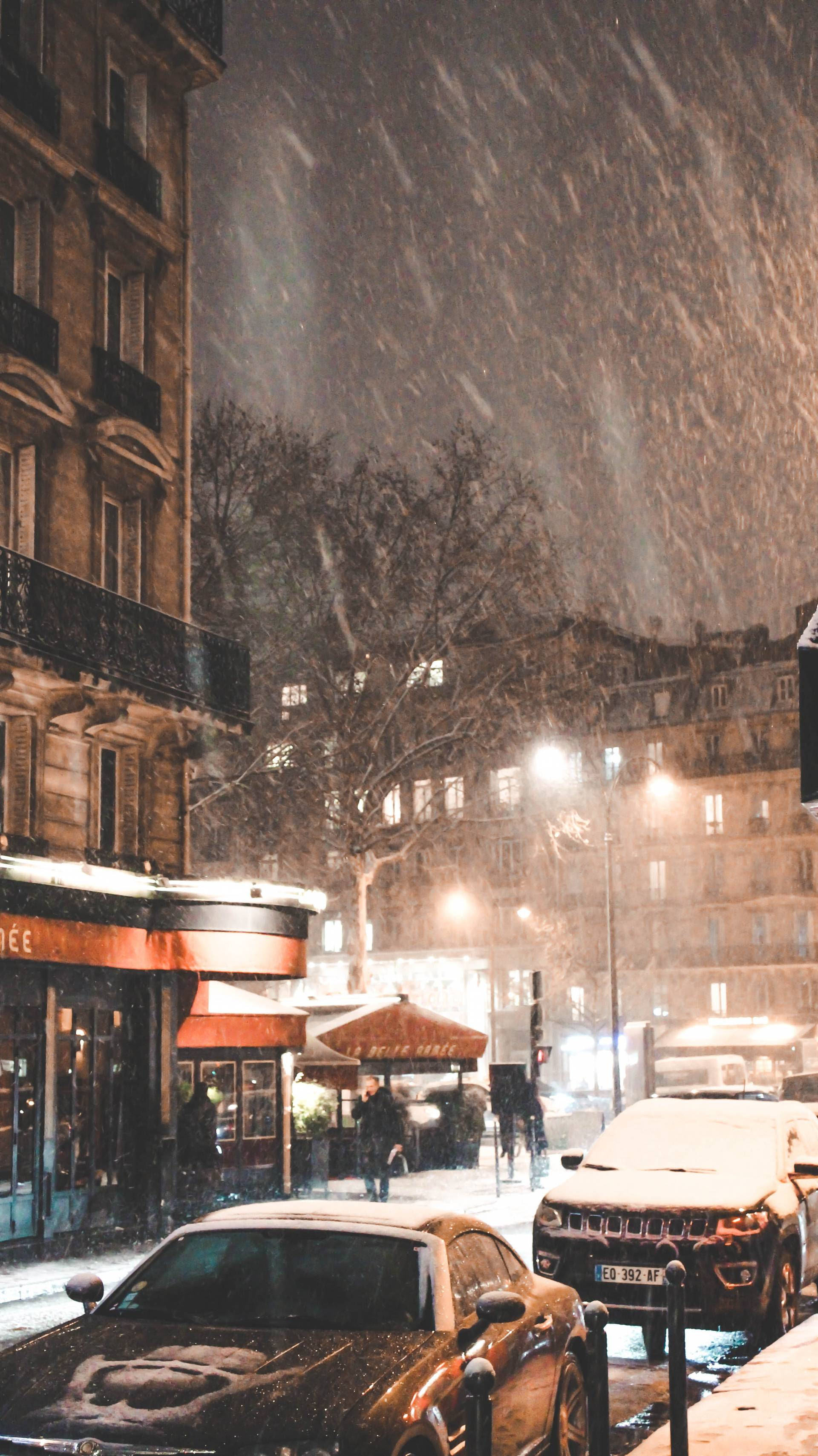 18++ Paris Winter iPhone Wallpaper