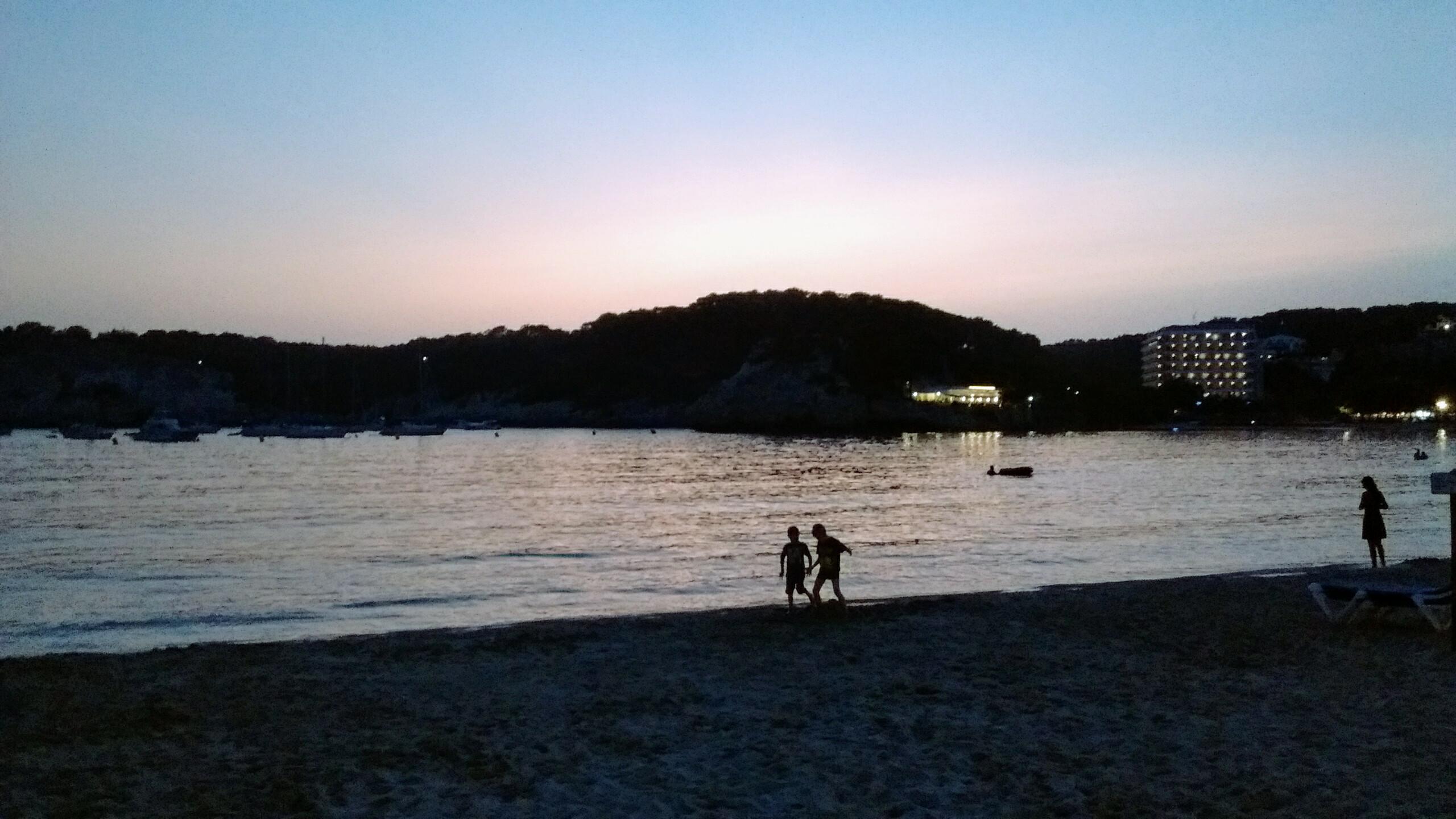 I took this photo of a beach in Menorca: wallpaper