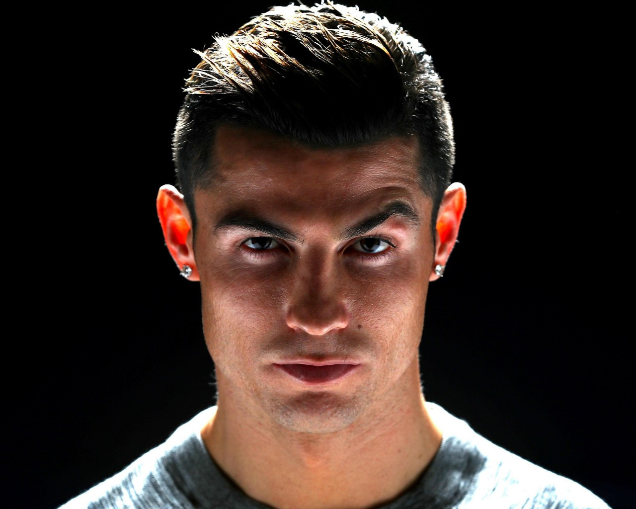Download 1280x1024 Cristiano Ronaldo, Face Portrait, Earrings Wallpaper