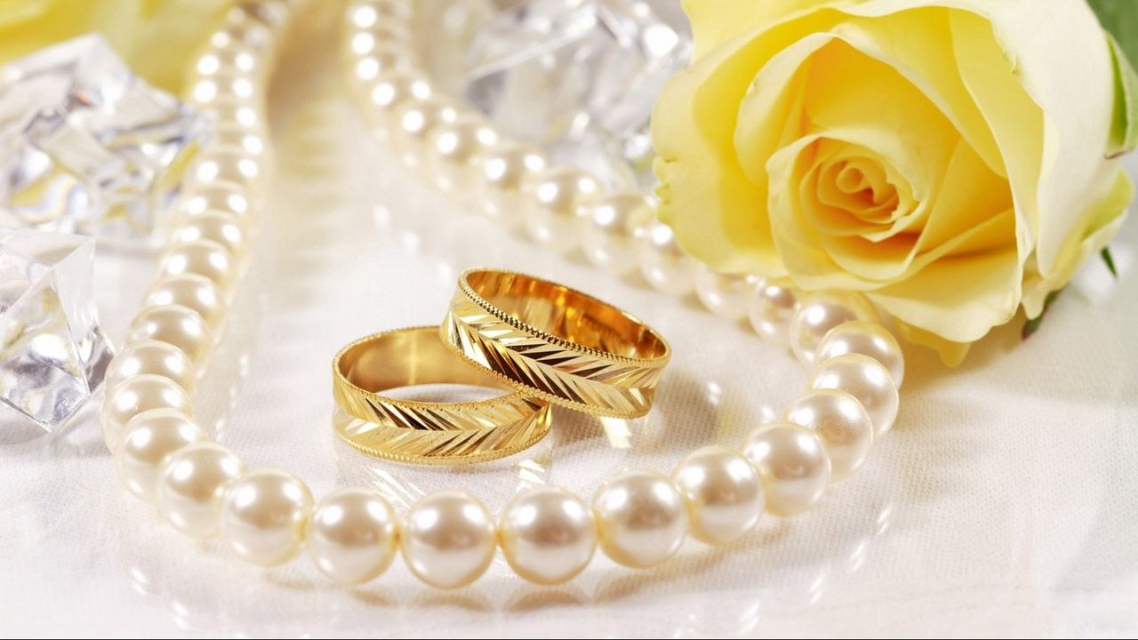 Download wallpaper 1280x720 rings, pearls, beads, rose, macro hd, hdv, 720p HD background