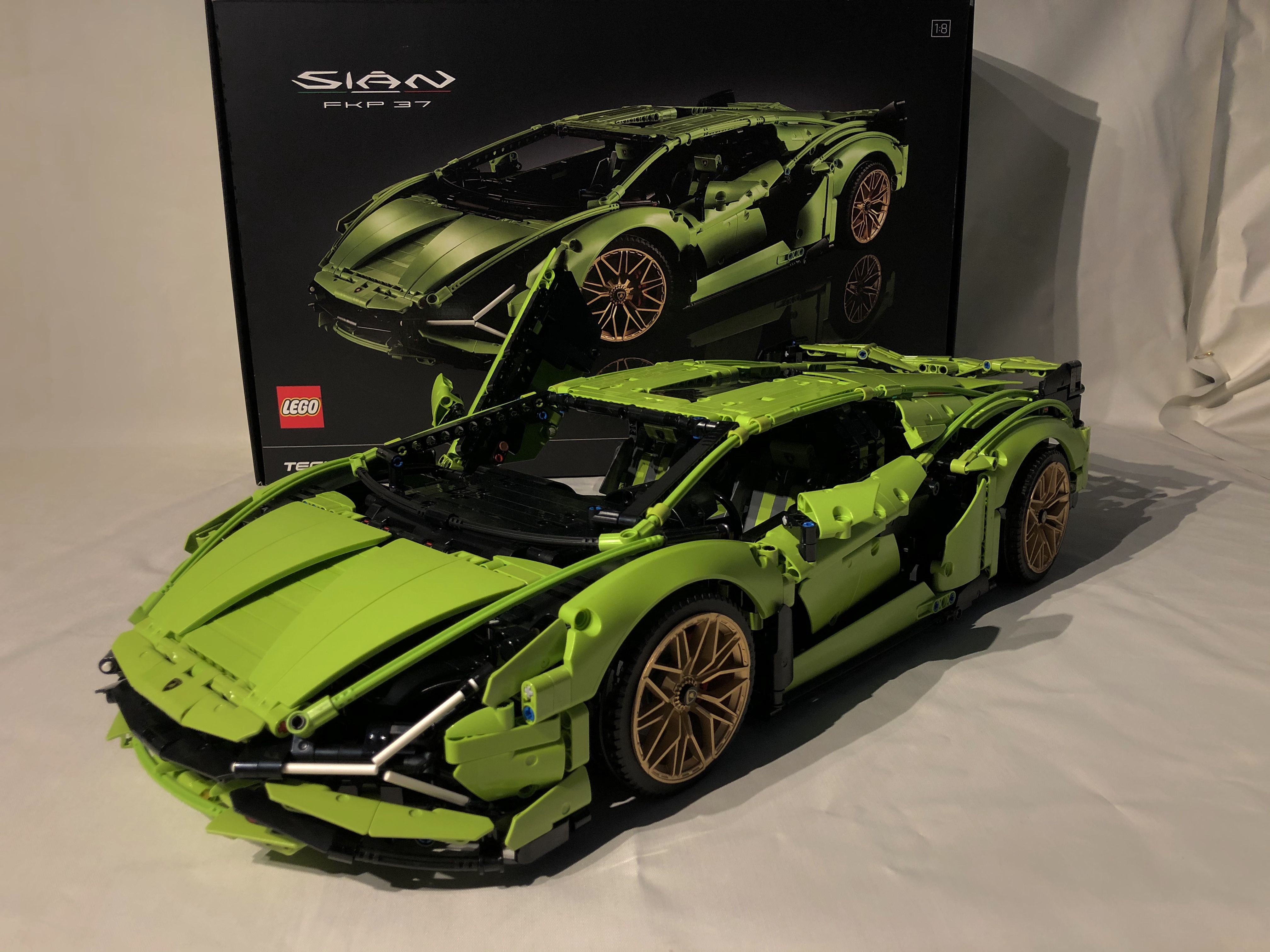 The Lego Version of the Limited Edition Lamborghini Sian Comes with a Stylish Weekend Bag