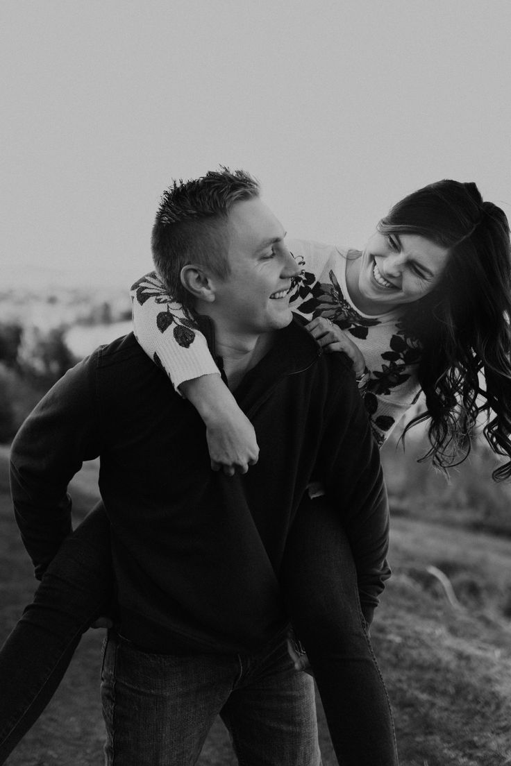 Outdoor Couples Photo in B&W. Couple photo, Couple photography, Couples