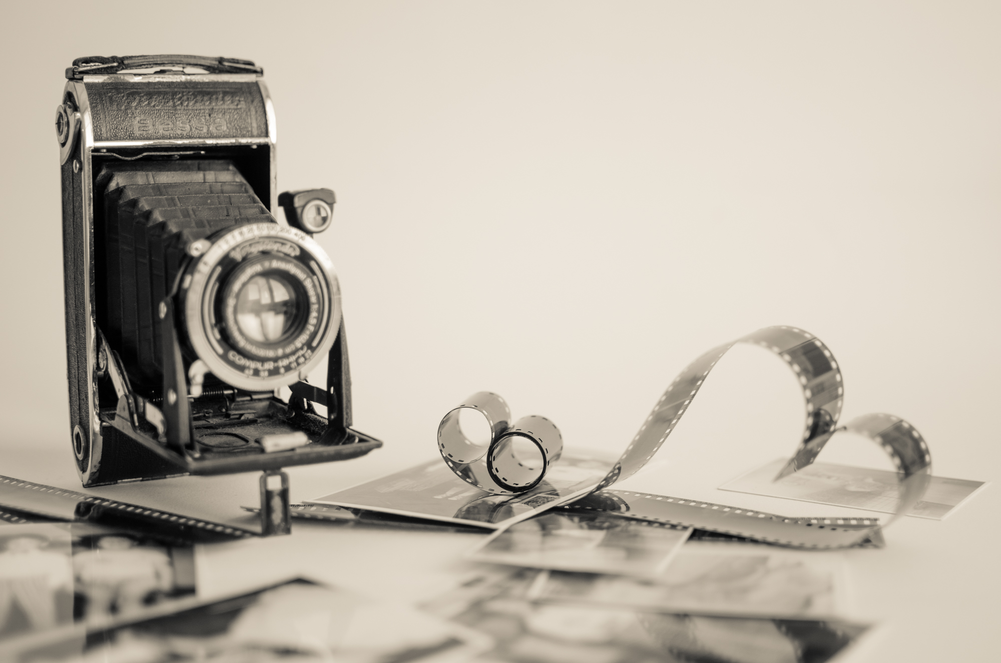 Wallpaper, camera, old, school, red, white, film, 35MM, vintage, photography, Nikon, heart, photo, background, voigtlanger, d7000 2000x1325