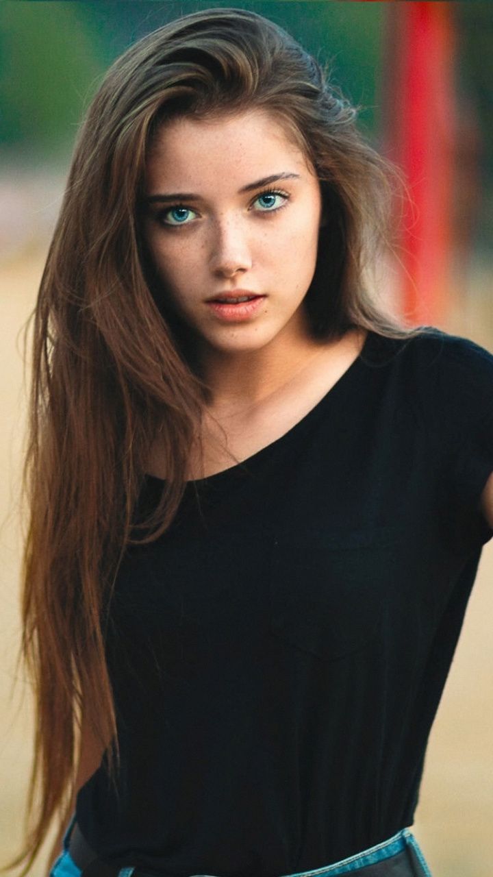 Blue Eyes, Black T Shirt, Pretty Woman, 720x1280 Wallpaper. Brunette Blue Eyes, Pretty Brunette, Beauty Eyes