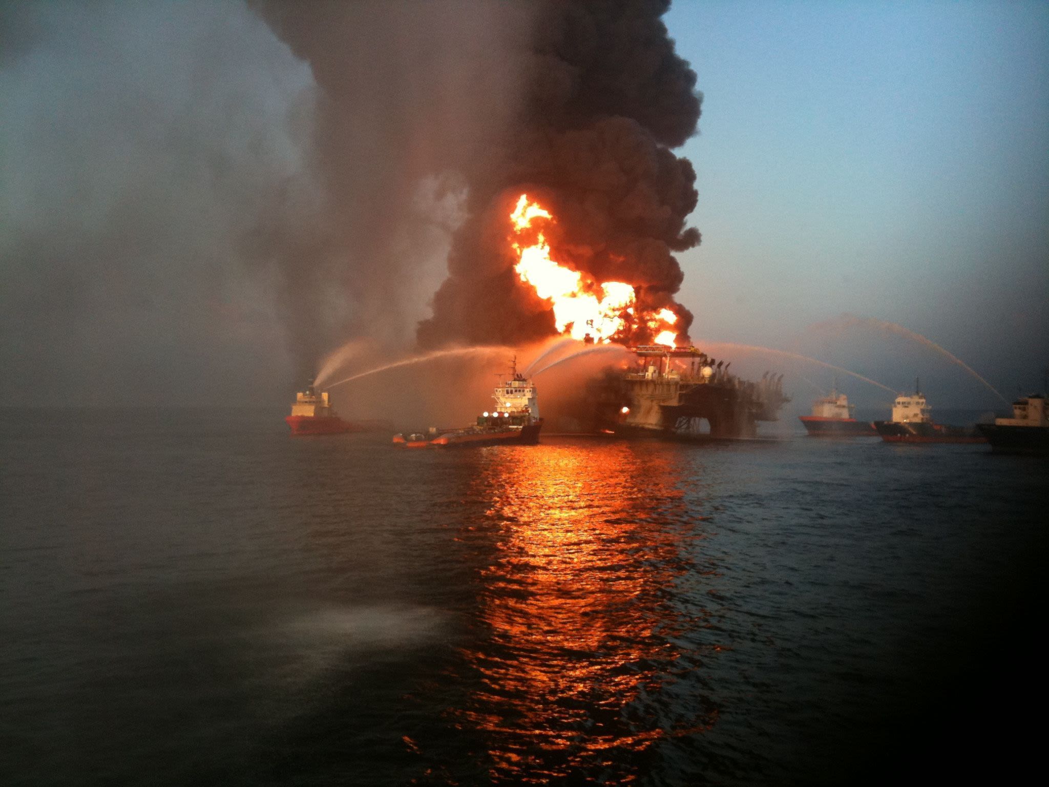 Remembering the night Deepwater Horizon caught fire