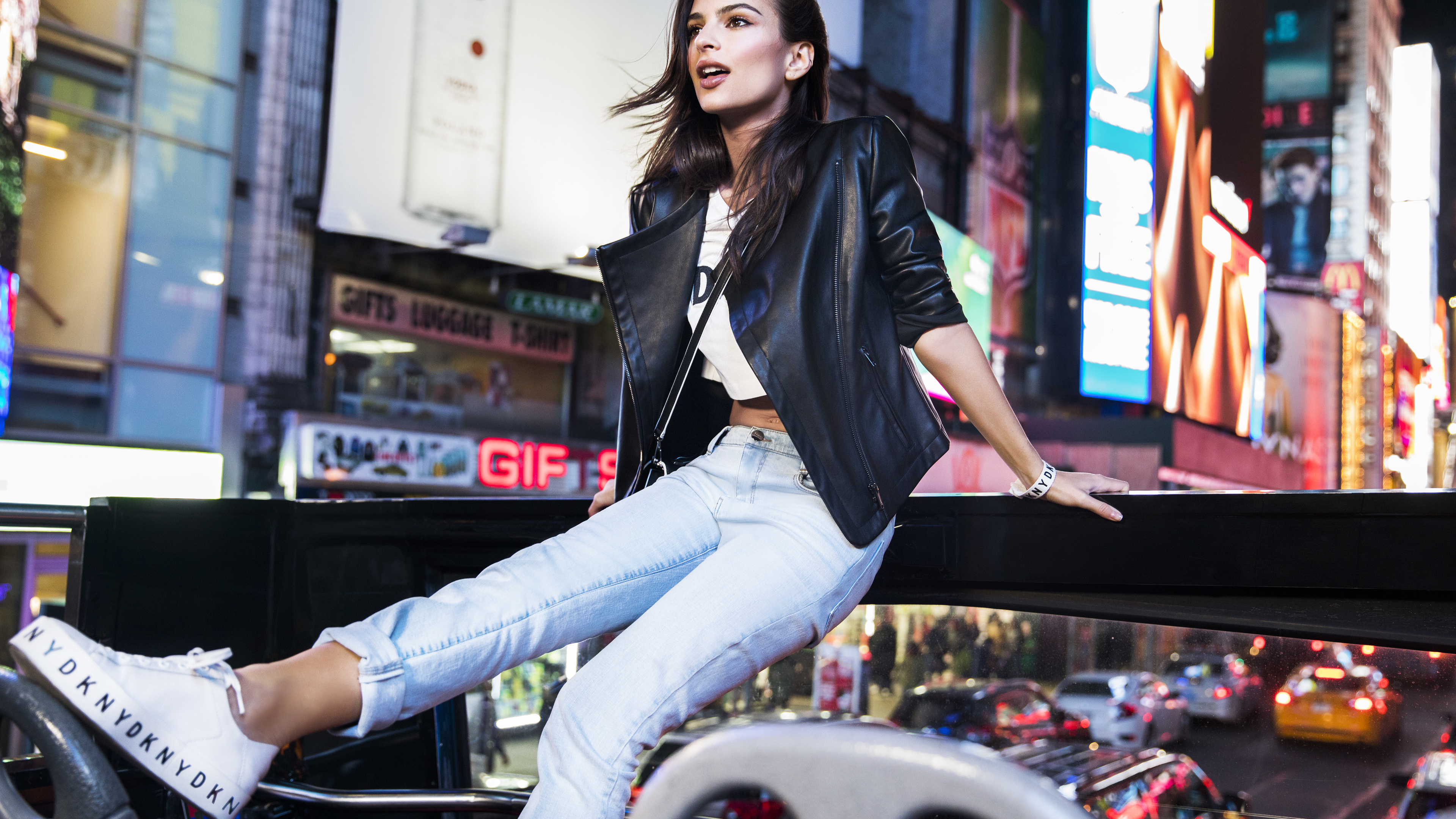 Wallpaper 4k Emily Ratajkowski Dkny Campaign 2019 Wallpaper