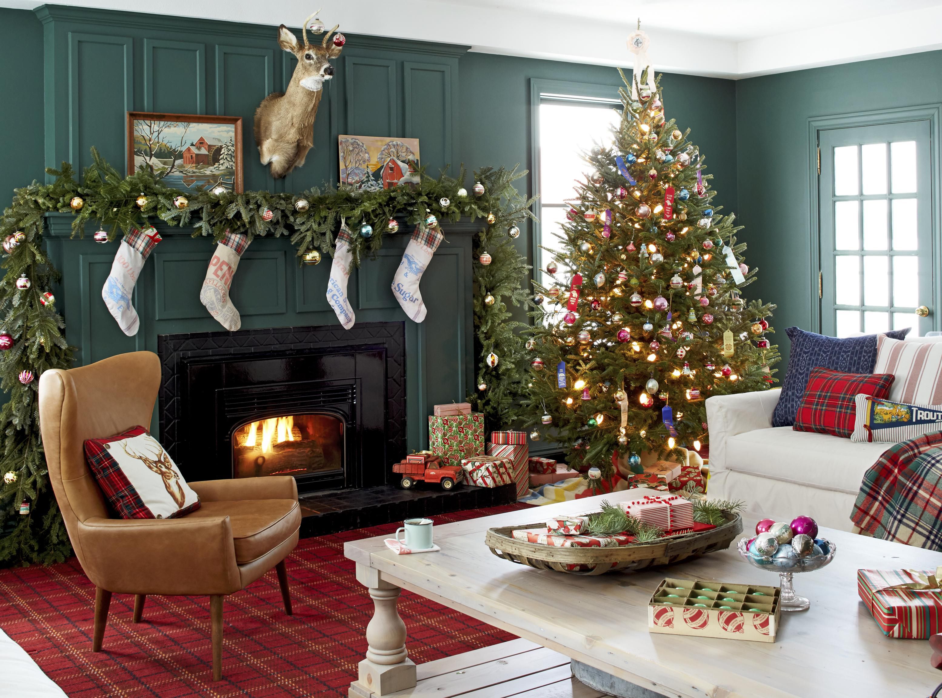 Christmas Living Room Decorating Ideas to Decorate a Living Room for Christmas