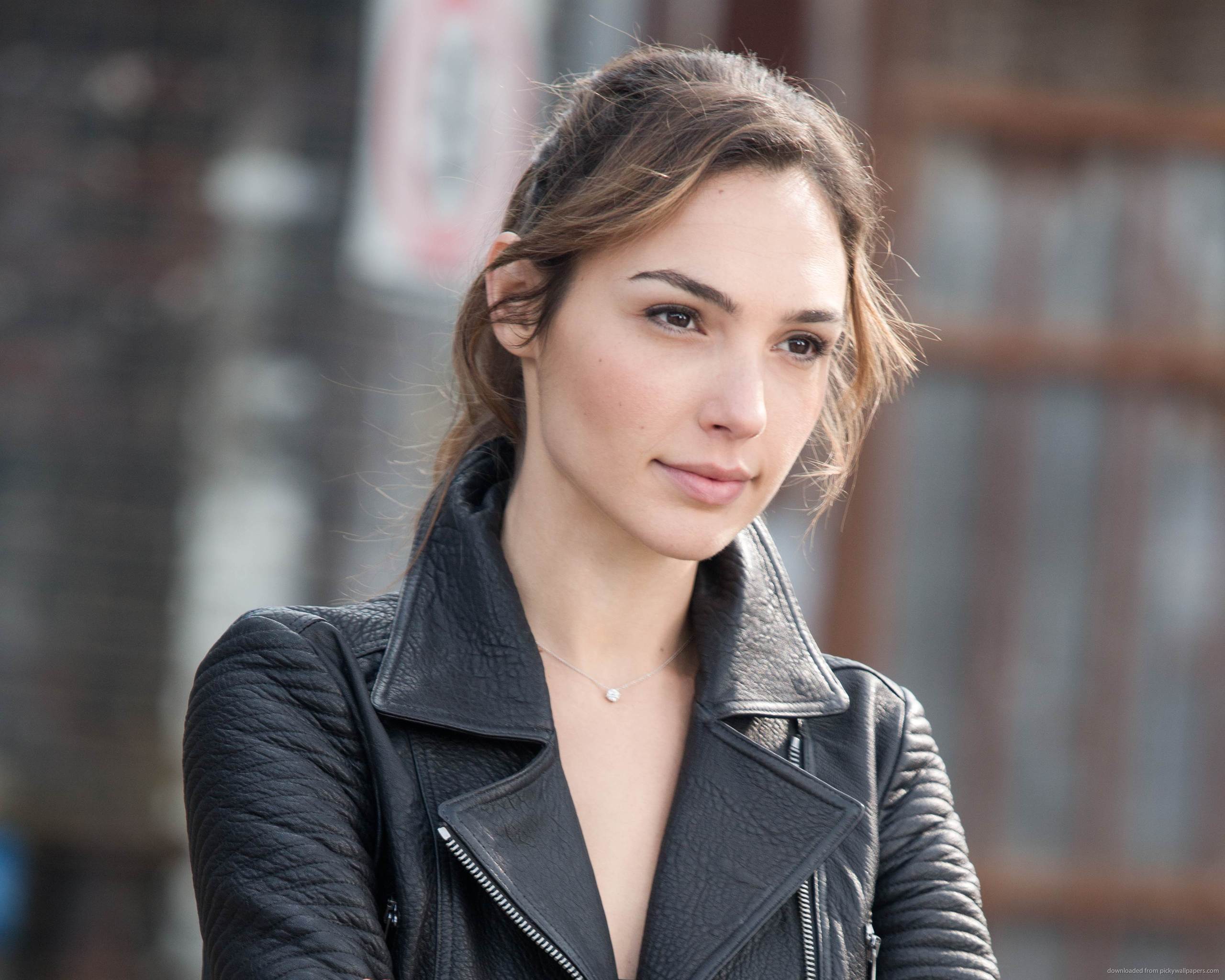 Gal Gadot to Star in Dwayne Johnson's Upcoming Film 'Red Notice'