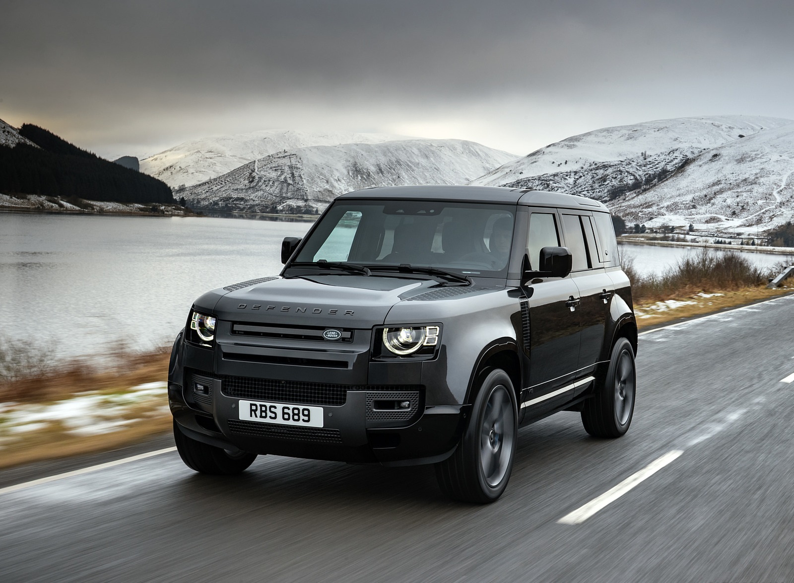 2022 Land Rover Defender V8 110 Wallpaper (HD Image)