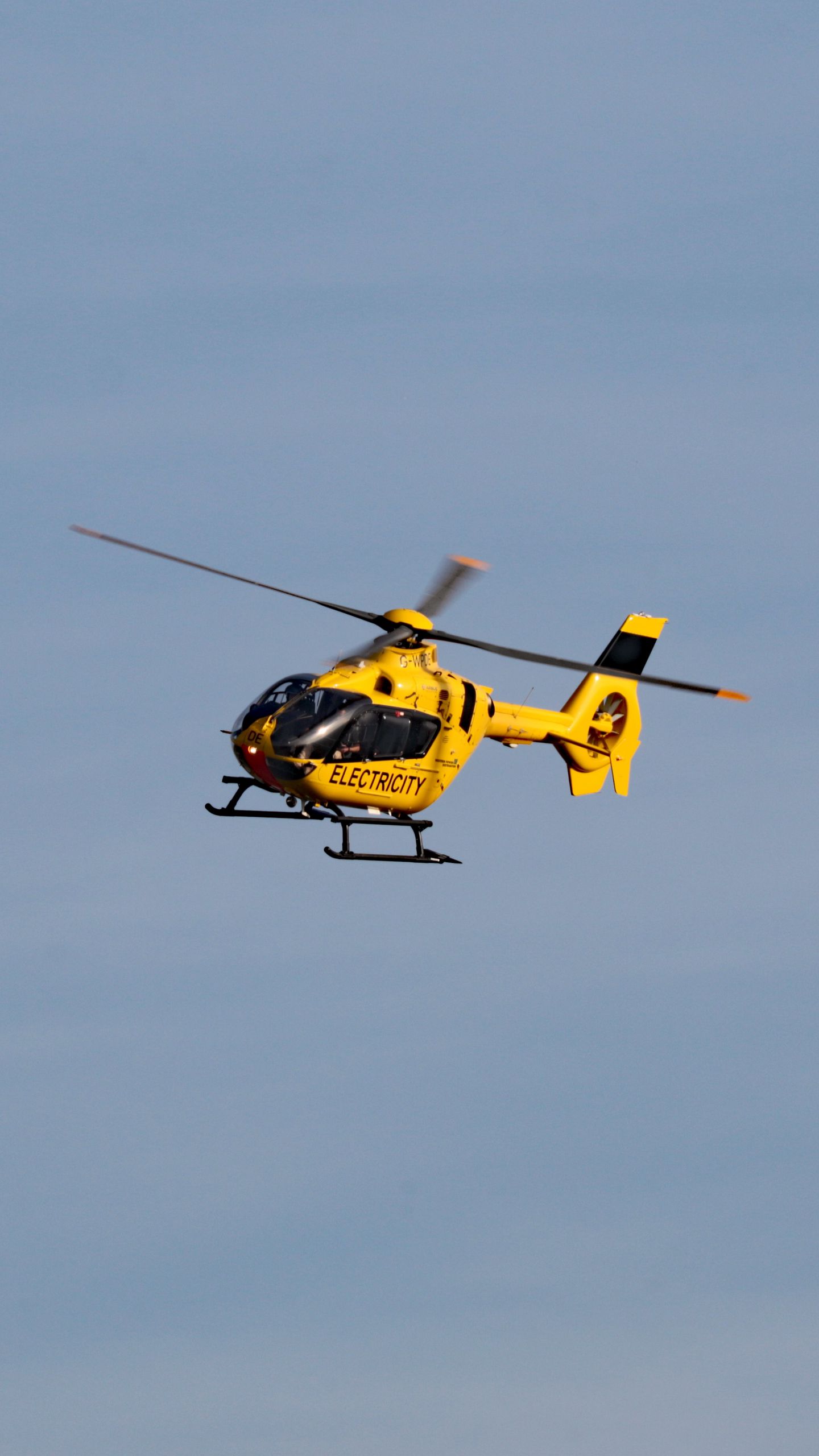 Download wallpaper 1440x2560 helicopter, flying, aircraft qhd samsung galaxy s6, s7, edge, note, lg g4 HD background