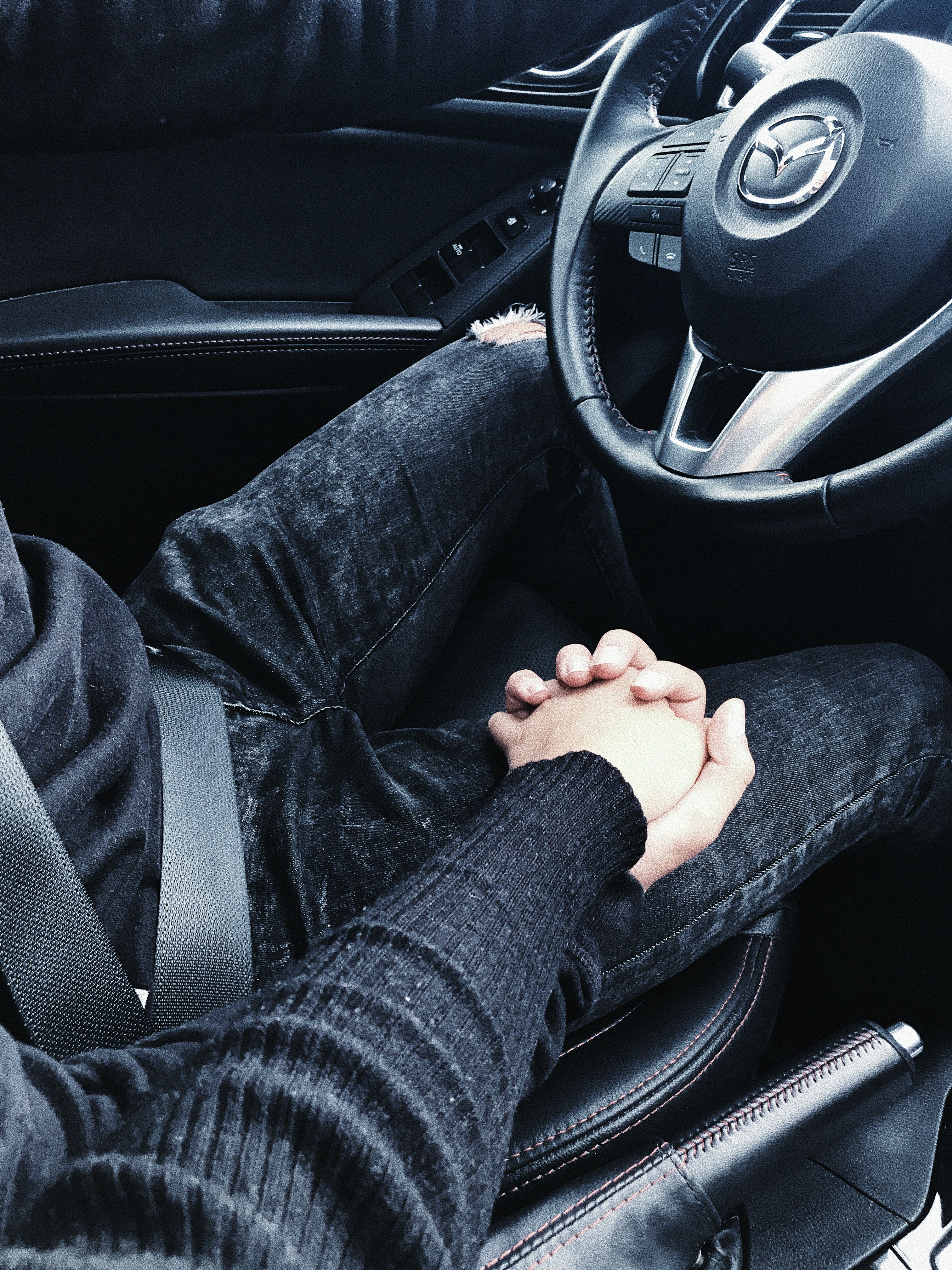 Cute Couple Car Wallpaper