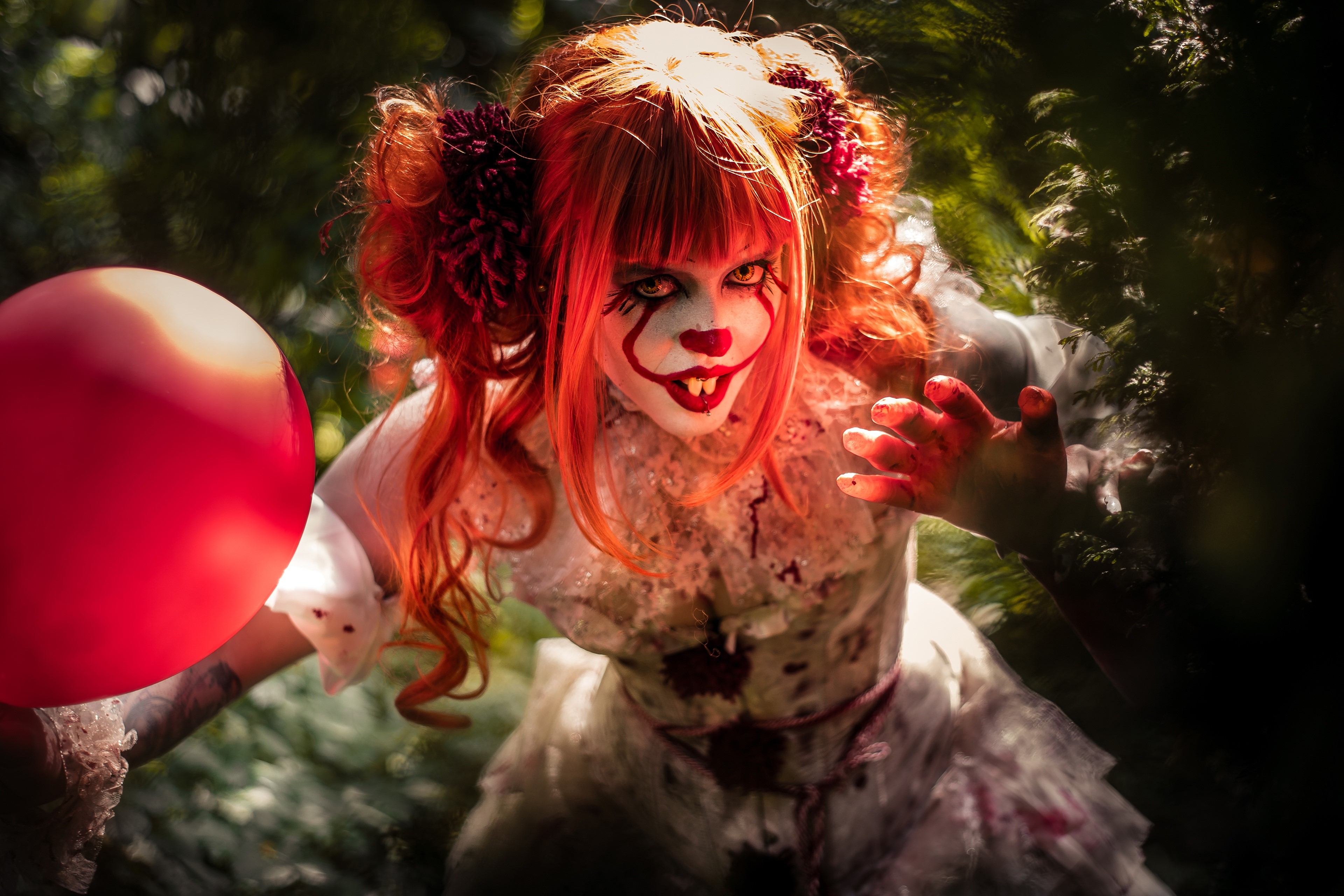 Pennywise, Clown, Horrible, Redhead girl, Cosplay, Glance HD Wallpaper