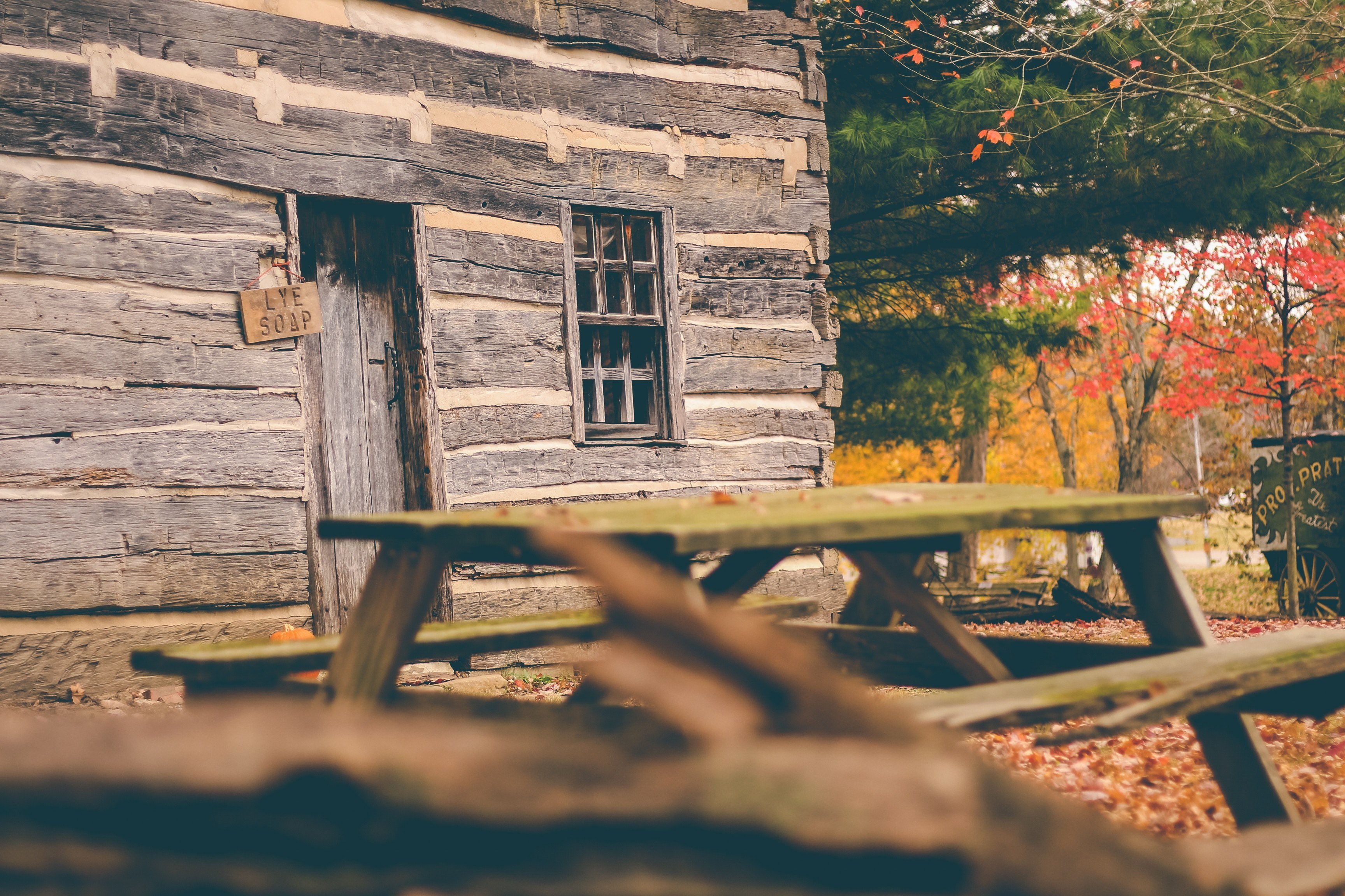 Wallpaper / cabin autumn cottage and barn HD 4k wallpaper