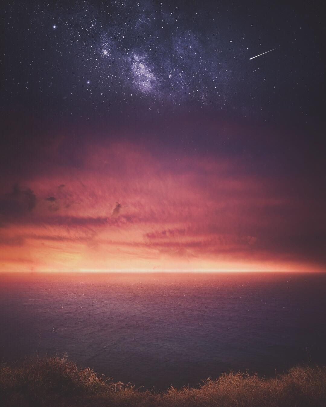 A Temperamental Twilight Sky Lennox Head Australia [OC] [Composite] [1080x1350]. Twilight sky, Sky aesthetic, Dusk sky