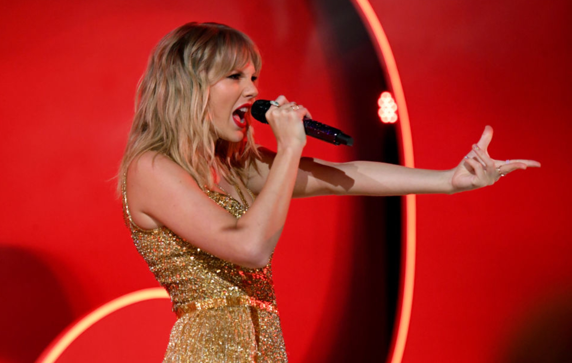 Taylor Swift video prompts rumours for 'Red (Taylor's Version)' bonus track
