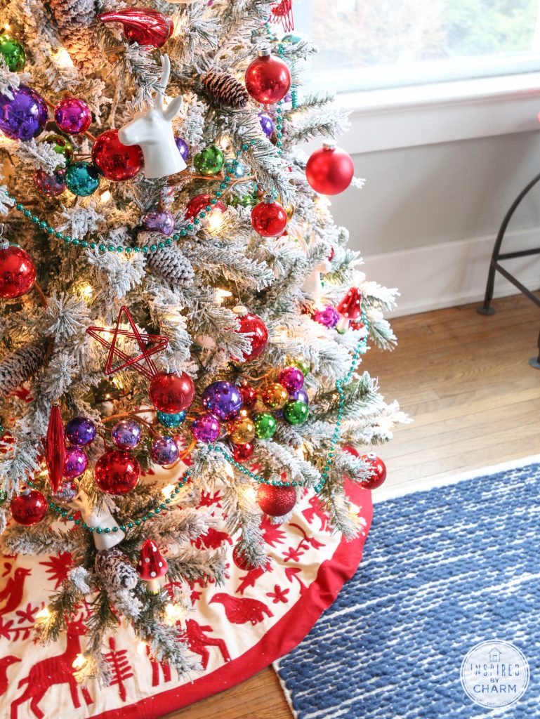 Dreamy Flocked Christmas Tree Decoration Ideas