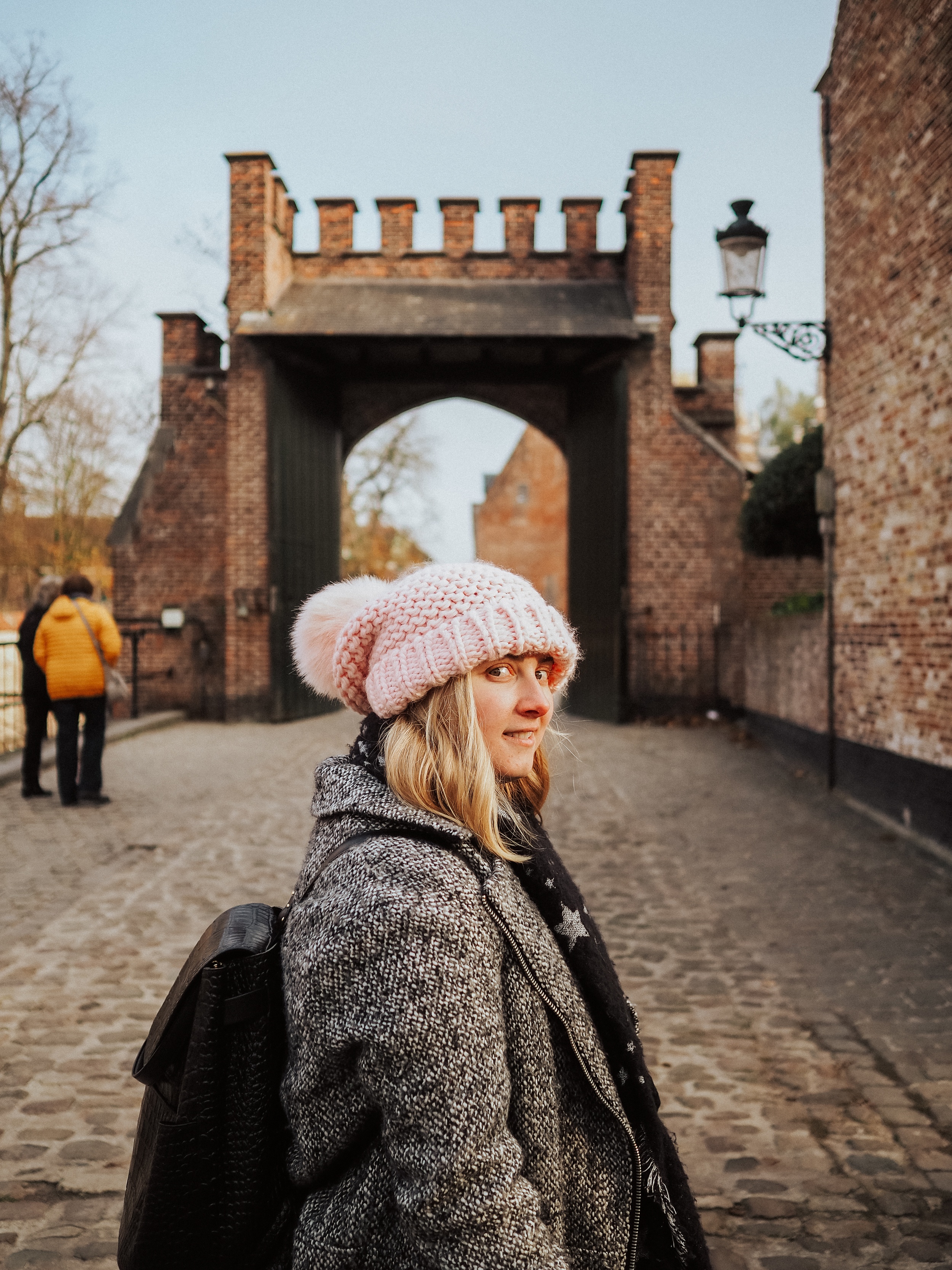 A Comprehensive Dark Academia Aesthetic Guide