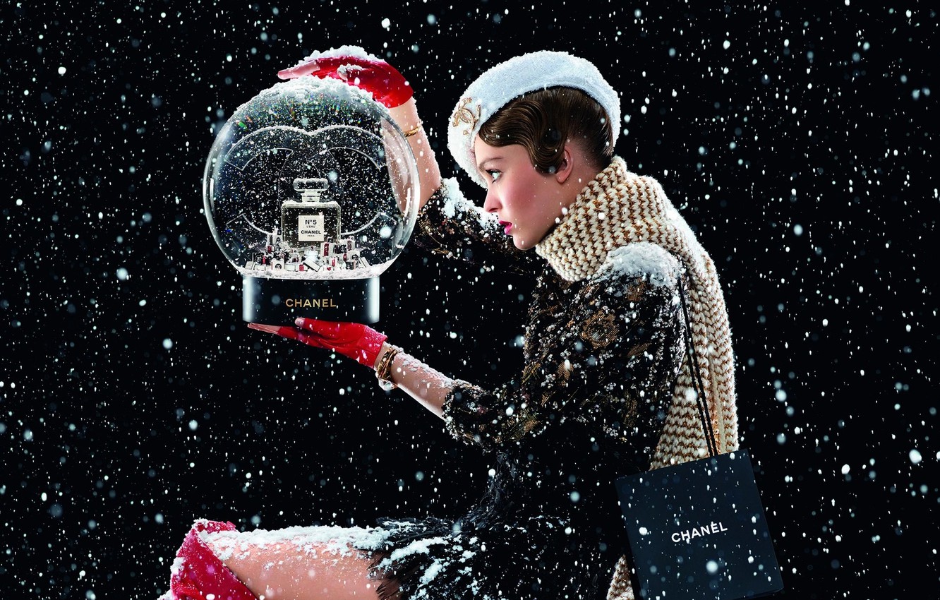 Wallpaper Christmas, Chanel, Campaign, Lily Rose Depp, Lily Rose Depp, Chanel, Christmas Chanel, Chanel N5 L'Eau, Snow Globe Image For Desktop, Section новый год