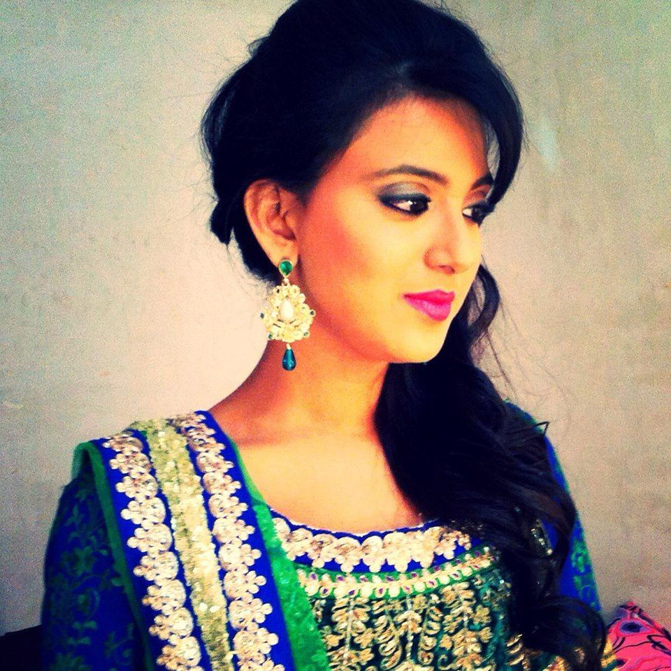 Nazea Hasan Sayed. Bollywood celebrities, Girl photography, Drop earrings