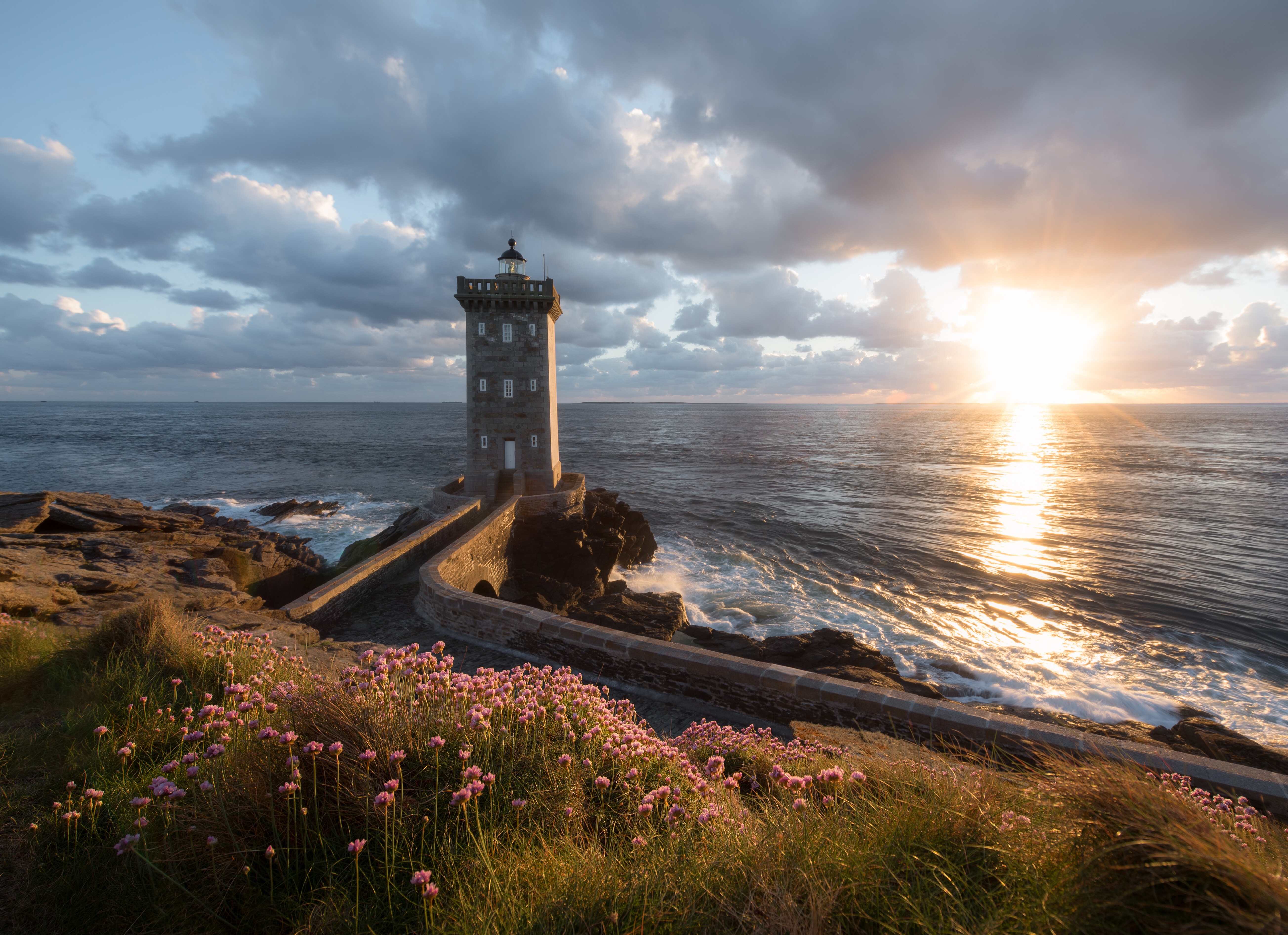 Phare de Kermorvan Lighthouse, Le Conquet, France 4k Ultra HD Wallpaper