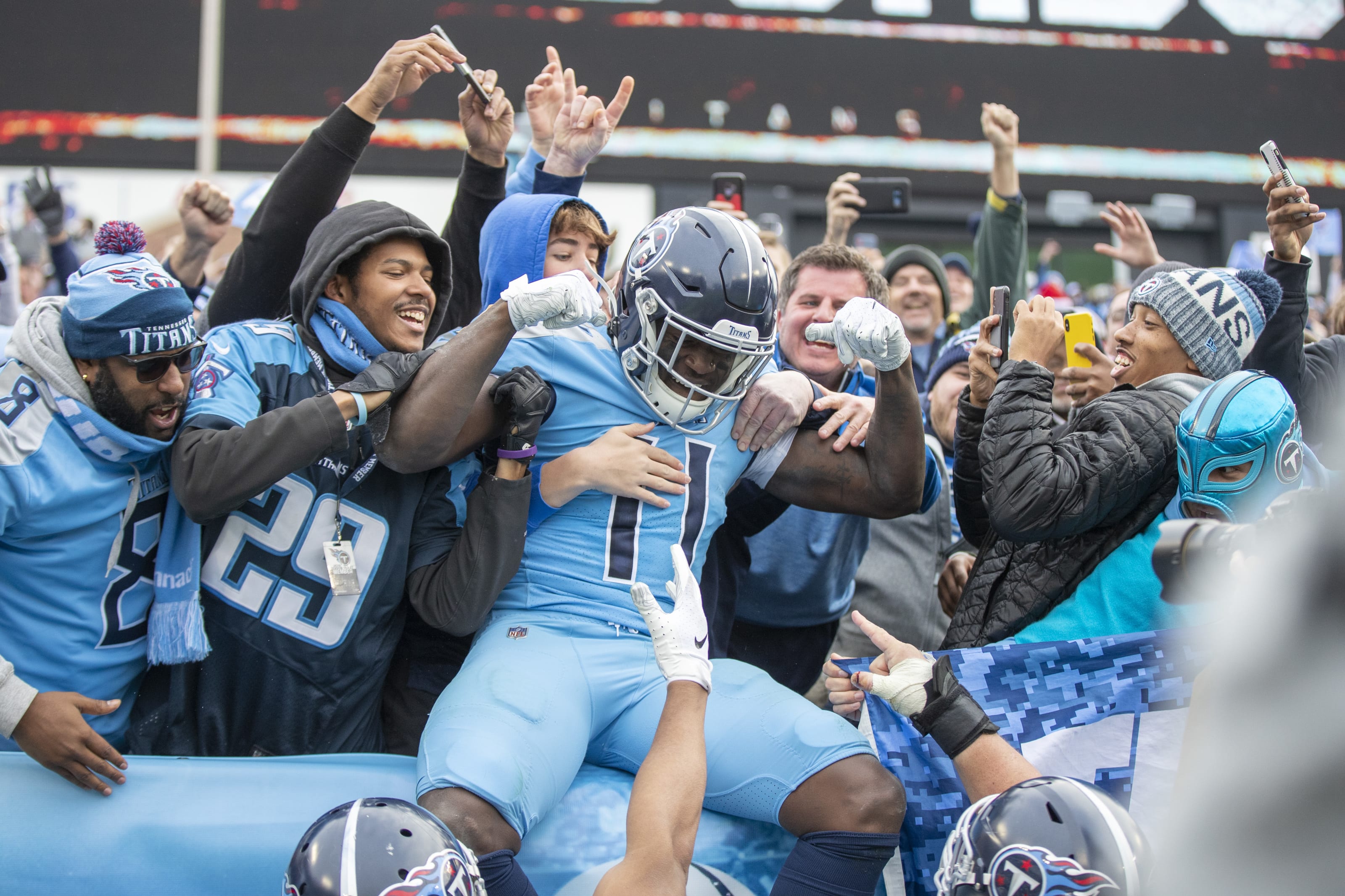 Fantasy start or sit Week 16: Derrick Henry, Ryan Tannehill, A.J. Brown