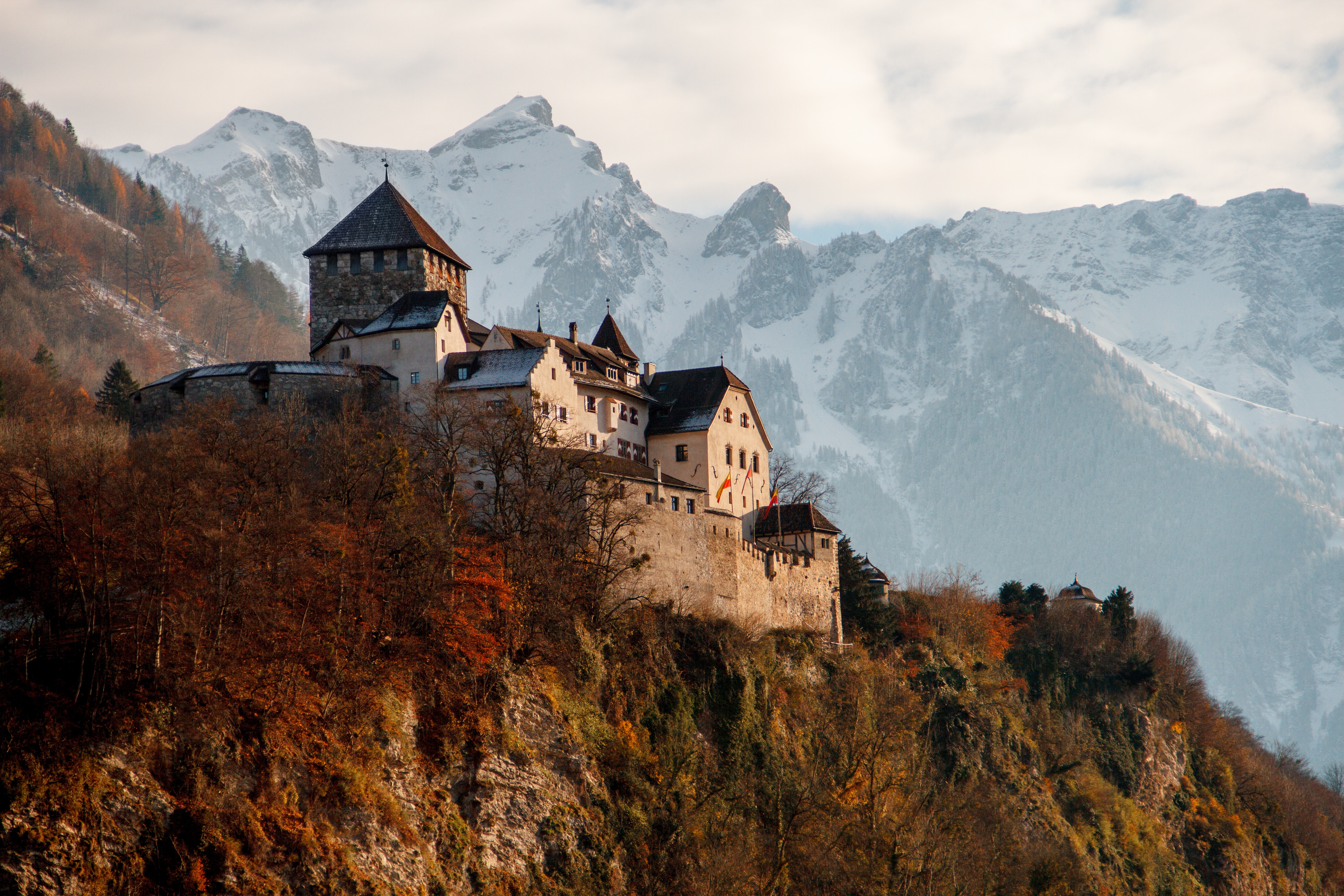 5184x3456 #building, #winter, #europe, #rock, #snow, #woodland, #summit, #architecture, #forest, #alp, #autumn, #monarchy, #cliff, #Free image, #castle vaduz, #mountain, #medieval, #tree, #castle, #fall, #peak HD Wallpaper