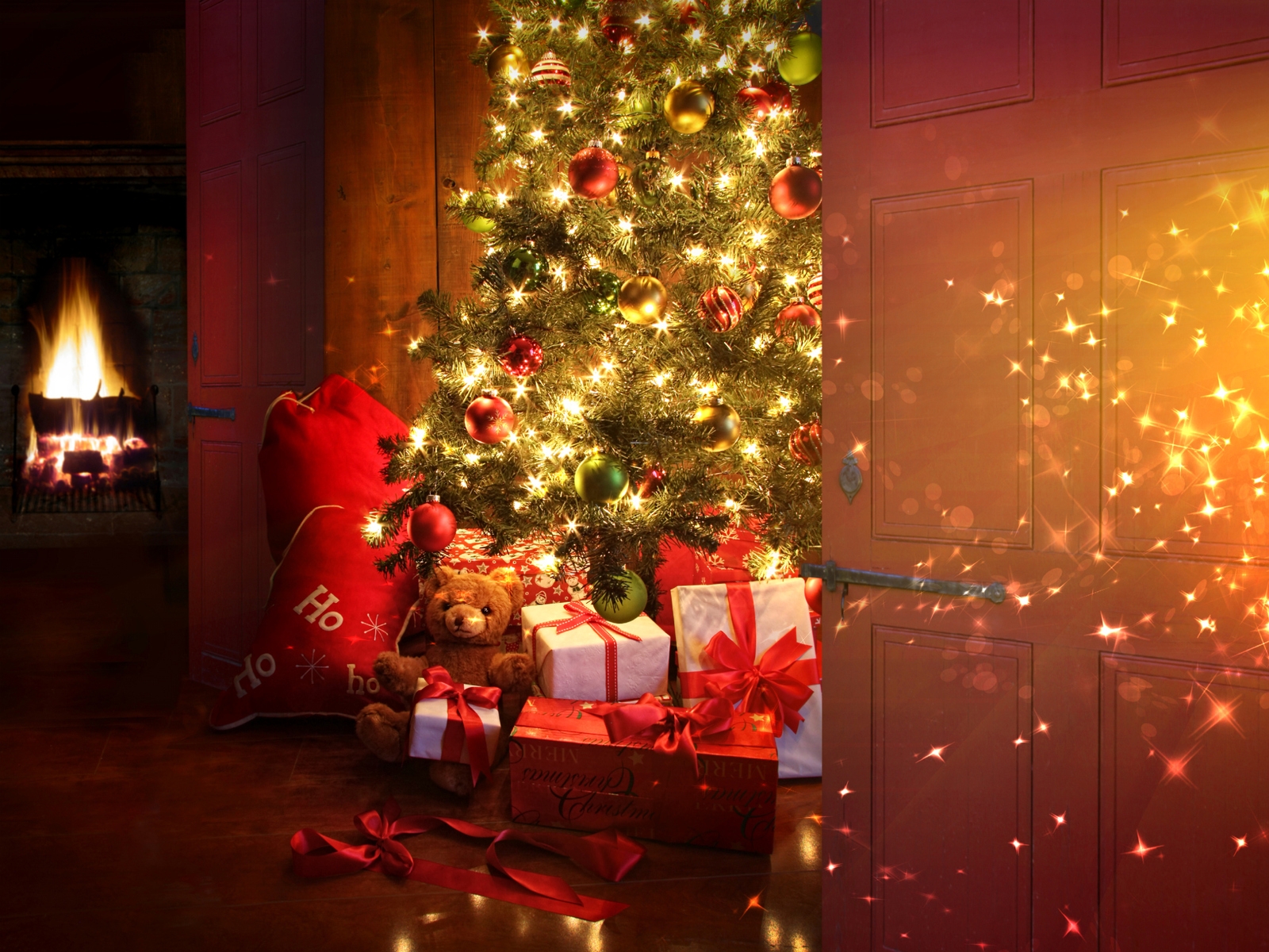 Christmas tree and presents wallpaper. Christmas tree and presents