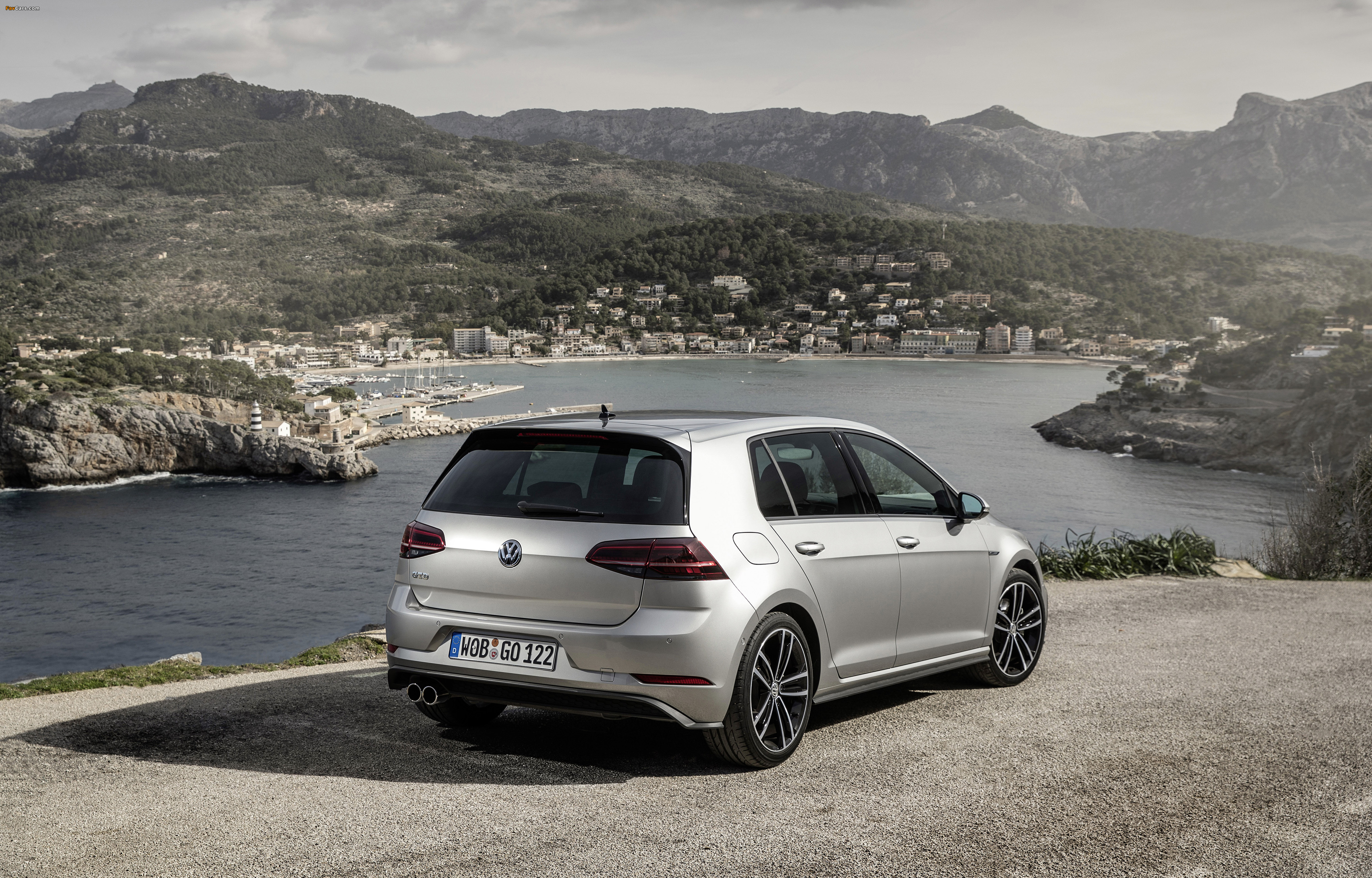 Volkswagen Golf GTD 5 Door (5G) 2017 Wallpaper (4069x2603)