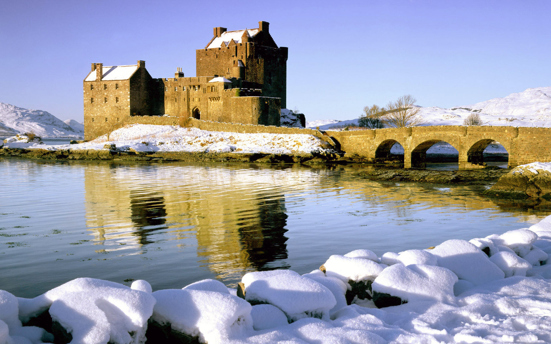 Download Wallpaper snow winter scotland reflection bridge castle uk eilean donan loch duich united kingdom, 1920x1200, Eilean Donan Castle, Loch Duich, Western Highlands, Scotland