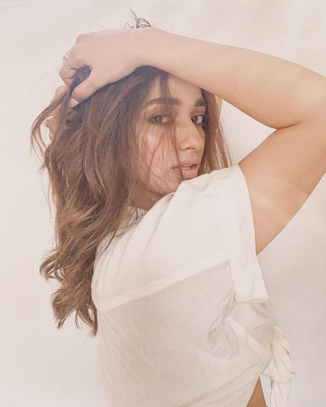 Jiya Shankar in bikini hot photo gallery. beautiful and glamorous picture Photo: HD Image, Picture, Stills, First Look Posters of Jiya Shankar in bikini hot photo gallery. beautiful and glamorous