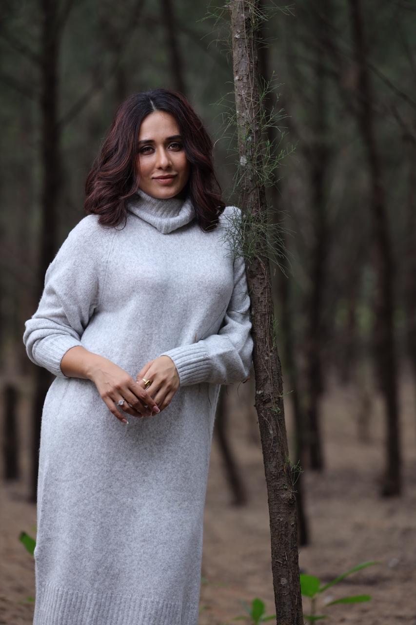 Mumbai News Network Latest News: Photo of Actress Tejaswini Lonari in winter outfit