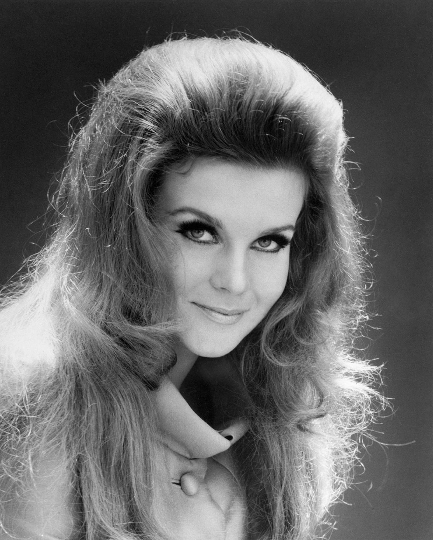 Ann Margret In A Coat Femmes Per Second