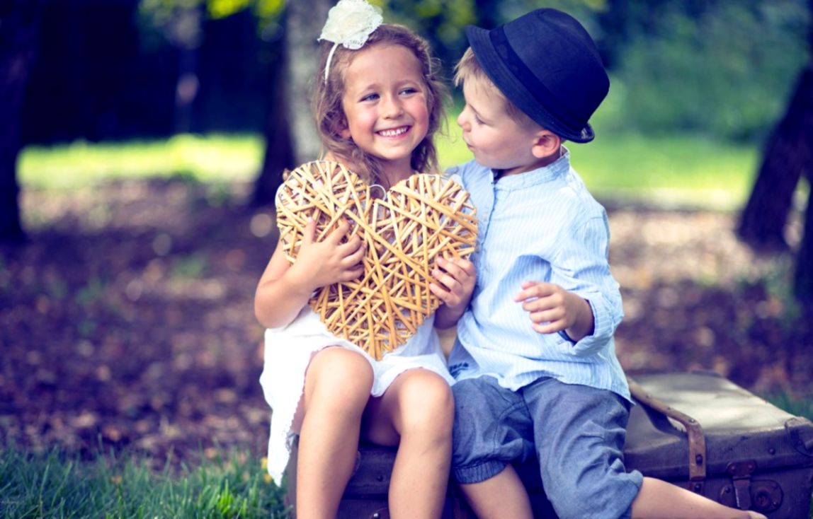 Portrait Of Cute Couple Of Small Kids Couple Pic HD