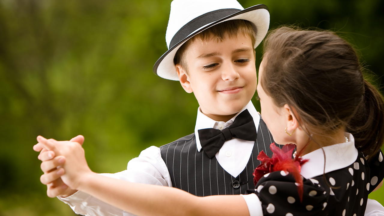 Cute Kids Couple Wallpaper For Facebook