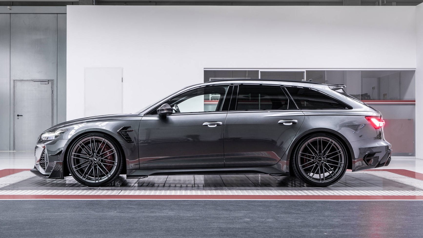 ABT Pupil: 2021 Audi RS 6 R Wagon Makes 690 HP!