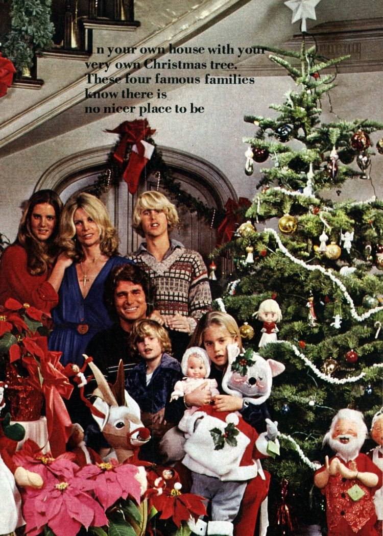 How did people decorate Christmas trees in the 70s? See 55 different ways