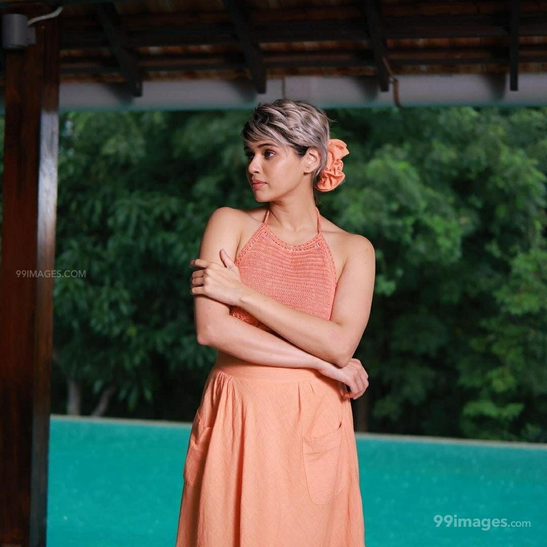 Shalmali Kholgade HD Wallpaper (Desktop Background / Android / iPhone) (1080p, 4k) (1080x1080)