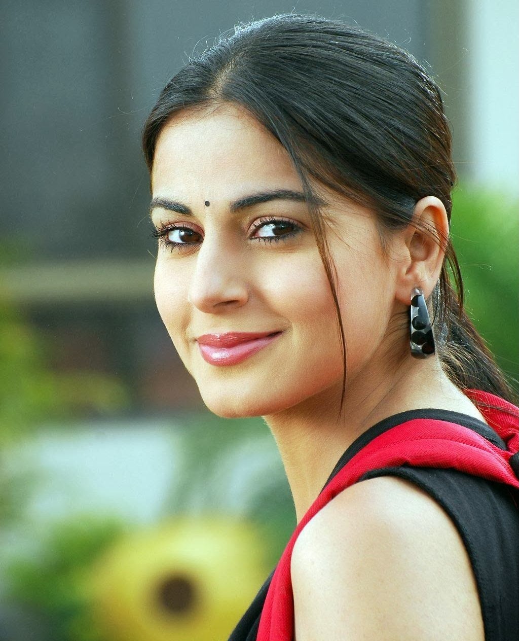 Shraddha Arya Cute HD Wallpaper Arya Without Makeup
