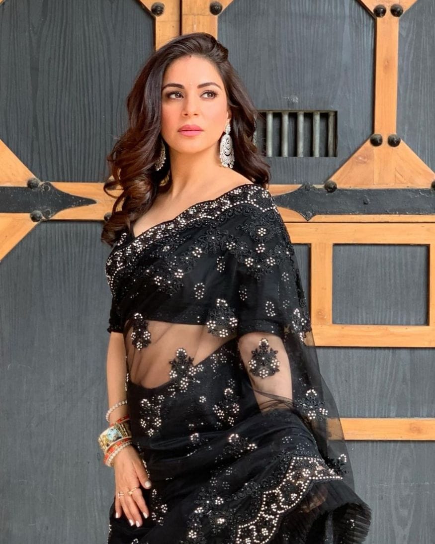 Kundali Bhagya' Star Shraddha Arya Teases Fans with Her Picture