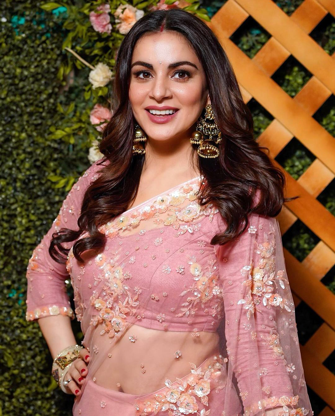 Preeta aka Shraddha Arya pics in saree photo Indian Actress and Videos of beautiful actress