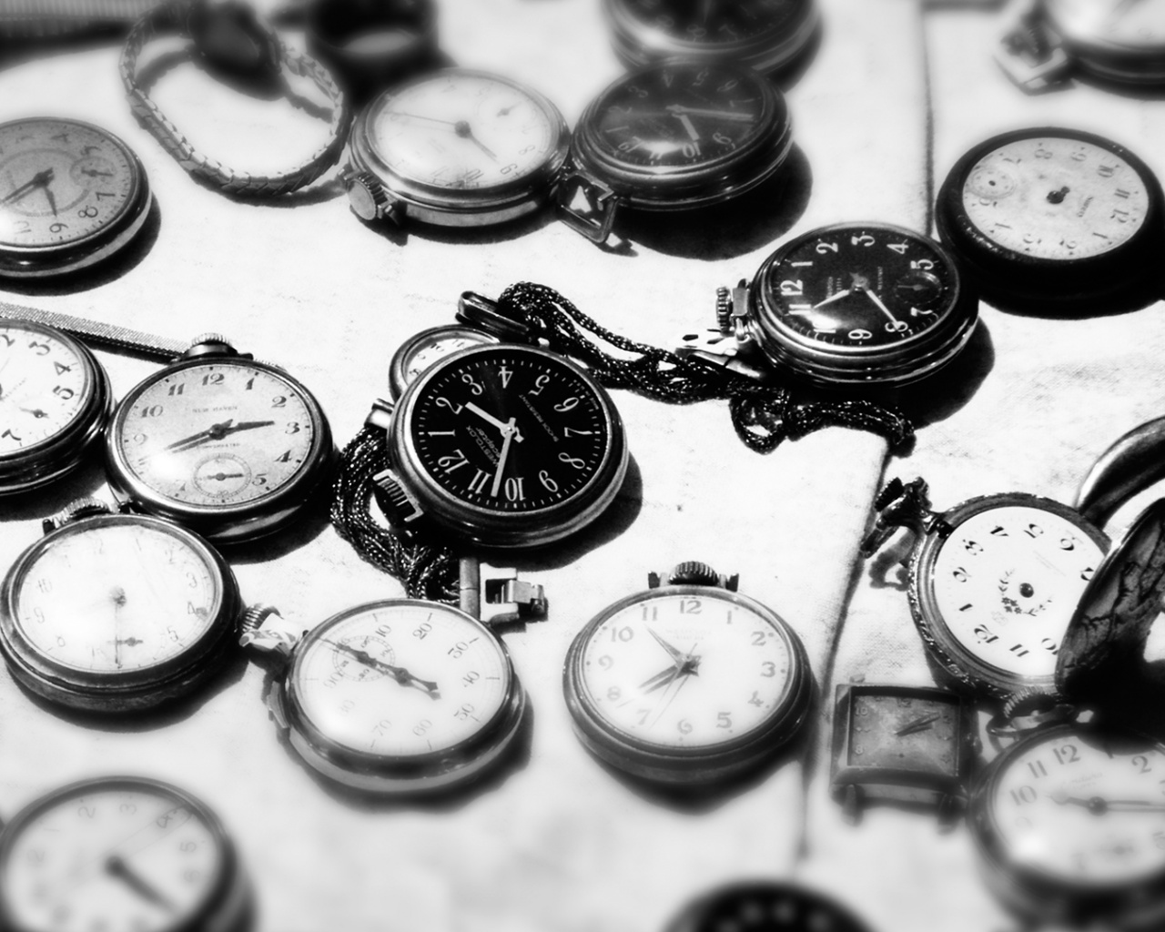 Old Pocket Watches desktop PC and Mac wallpaper