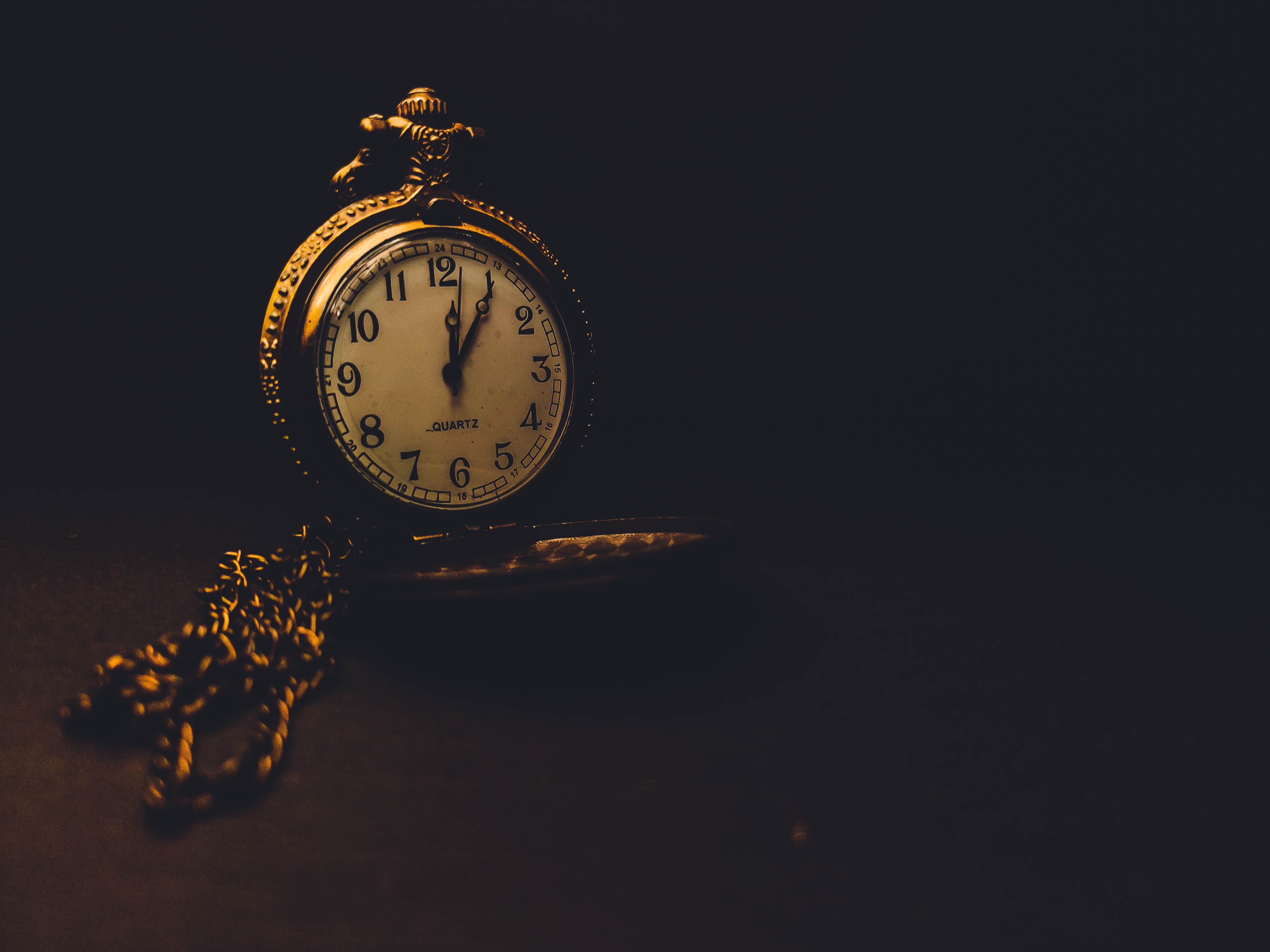 Stylish old fashioned clock on dark background · Free