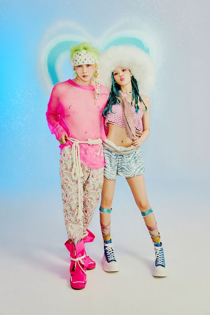 Hyuna & Dawn. Ping Pong 1=1 en 2021. Celebridades, Hyuna, Queen
