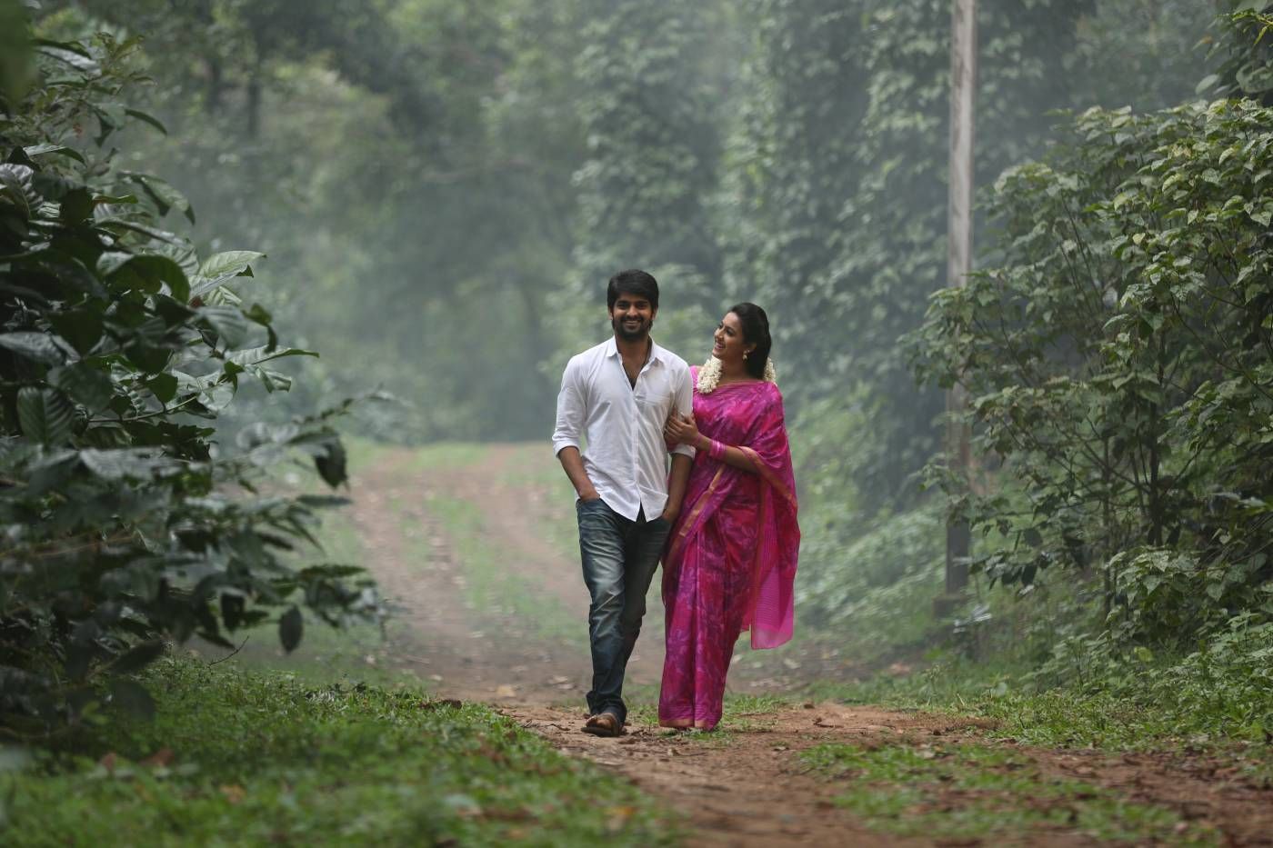 Awesome Photo Image Collections From Oka Manasu Telugu Film
