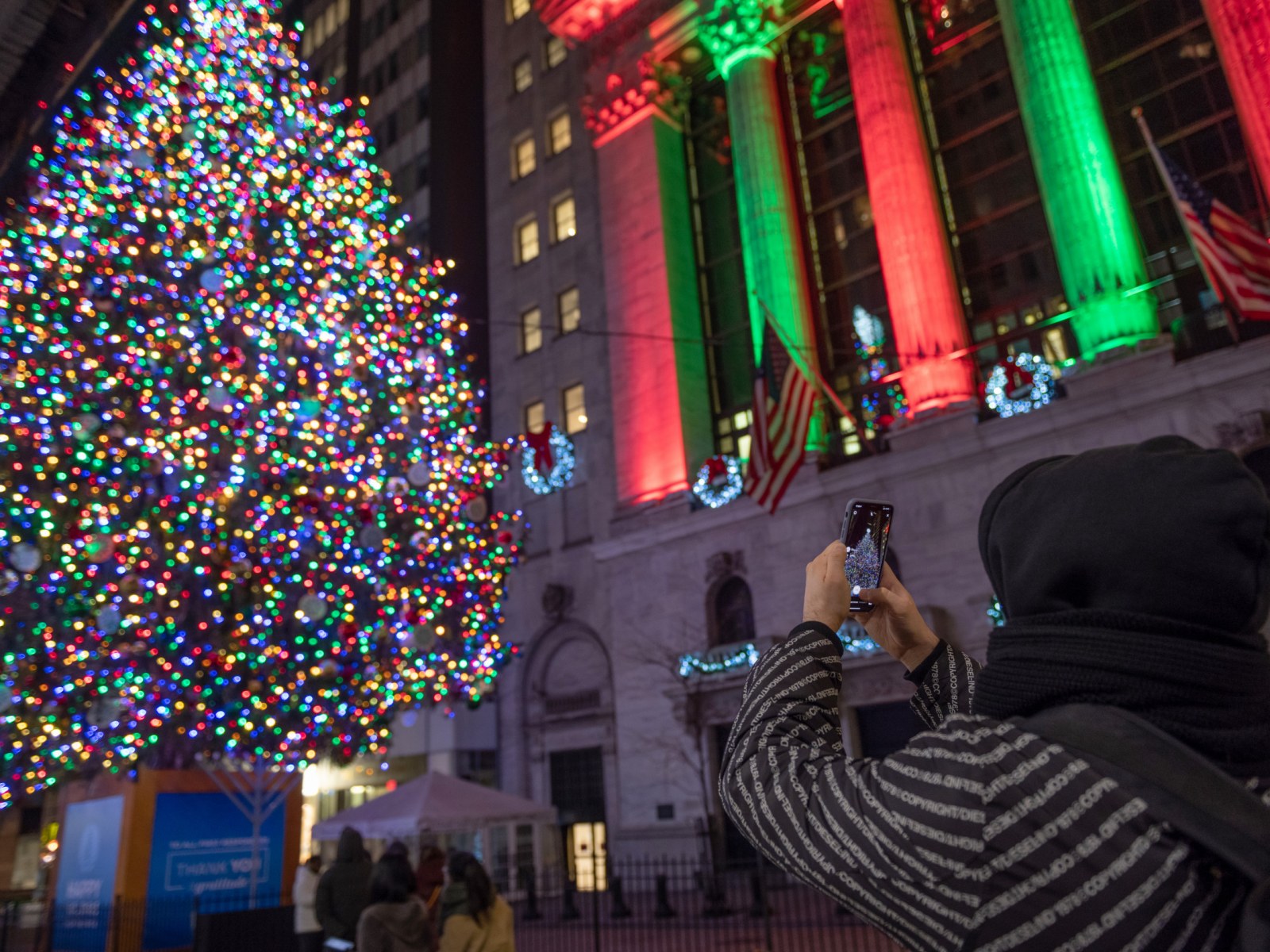 Christmas Wallpaper: Best Free Festive Background for Phone, Desktop